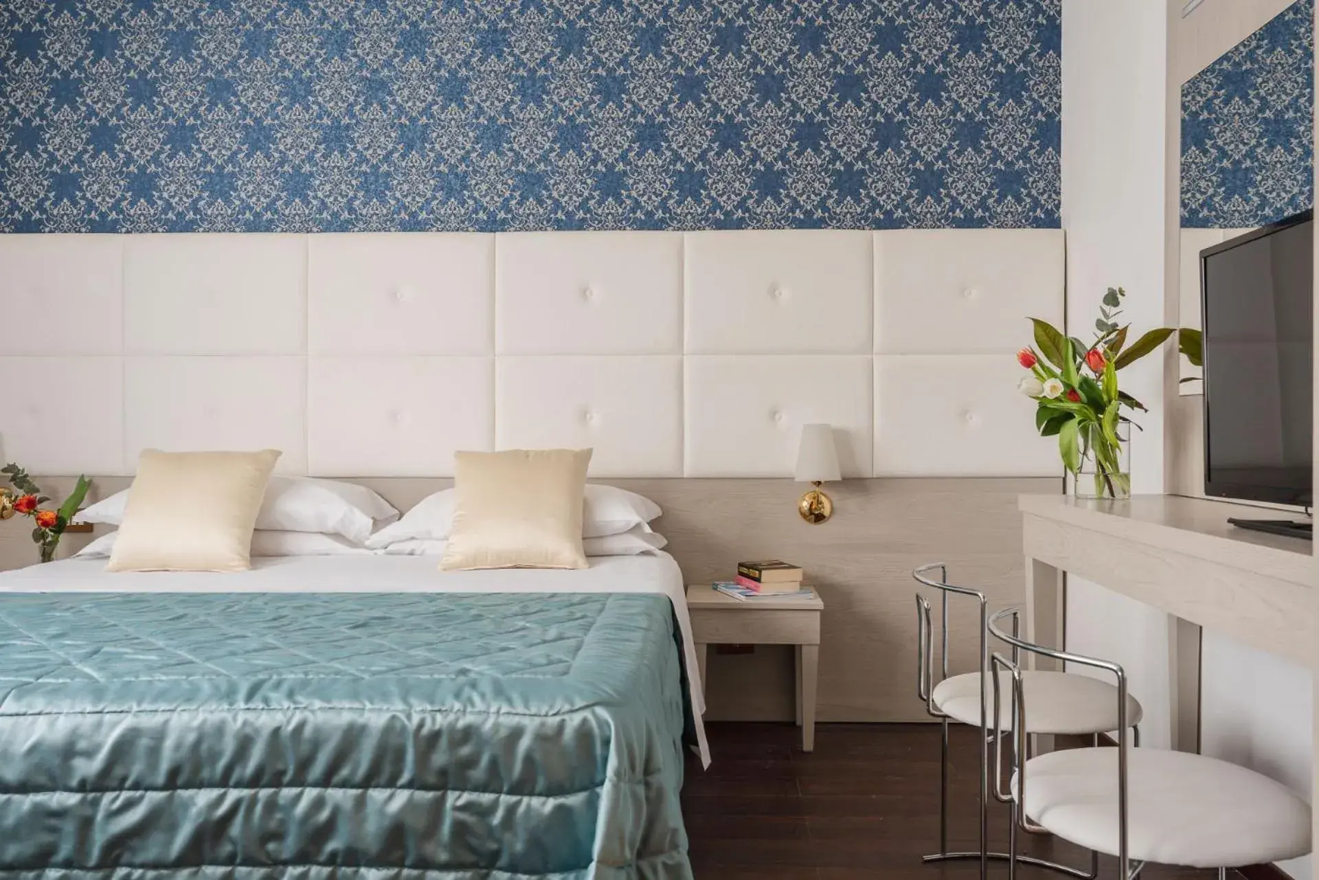 Photo of the whole room, Bed in Hotel Re Enzo Photo of the whole room, Bed in Hotel Re Enzo