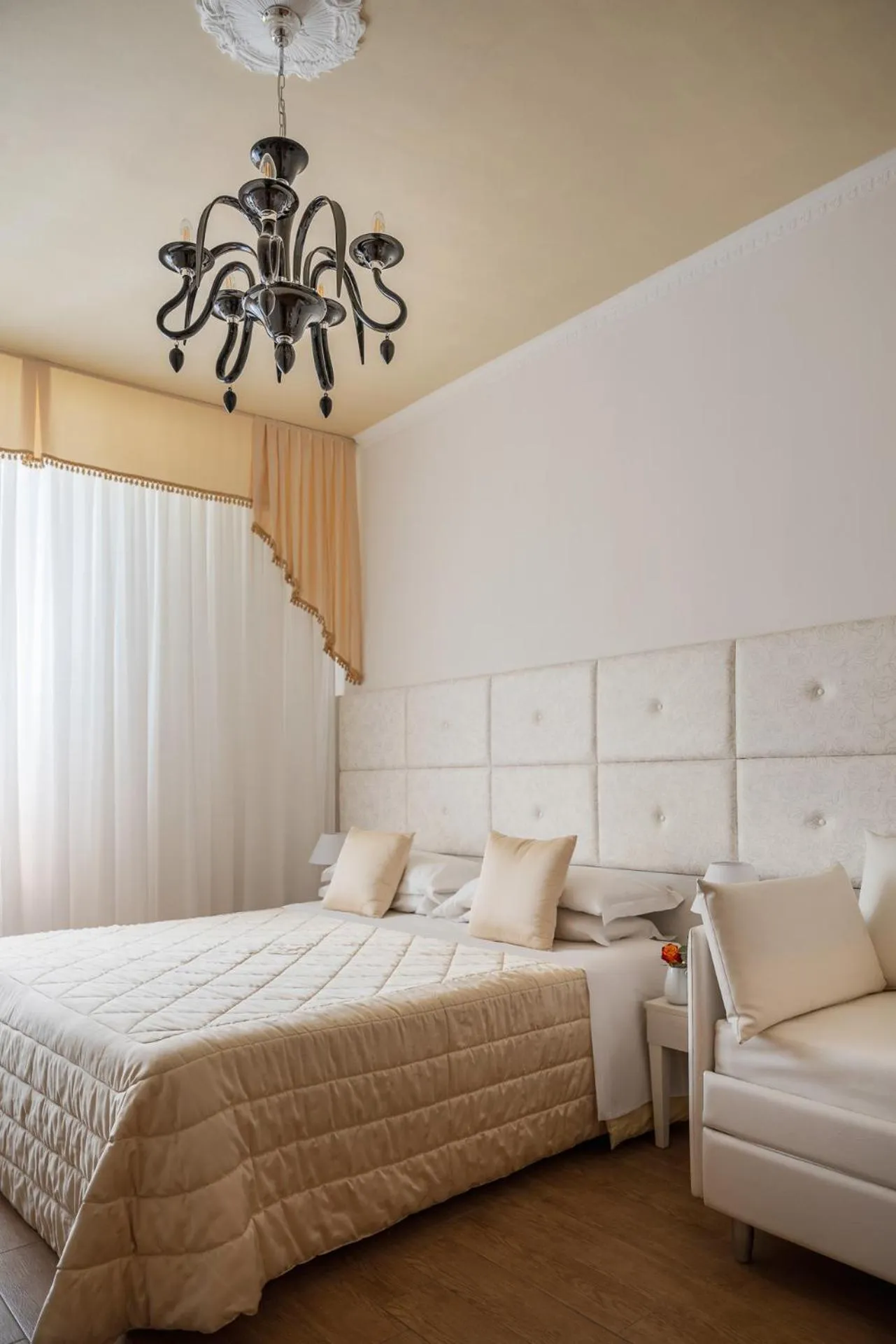 Photo of the whole room, Bed in Hotel Re Enzo