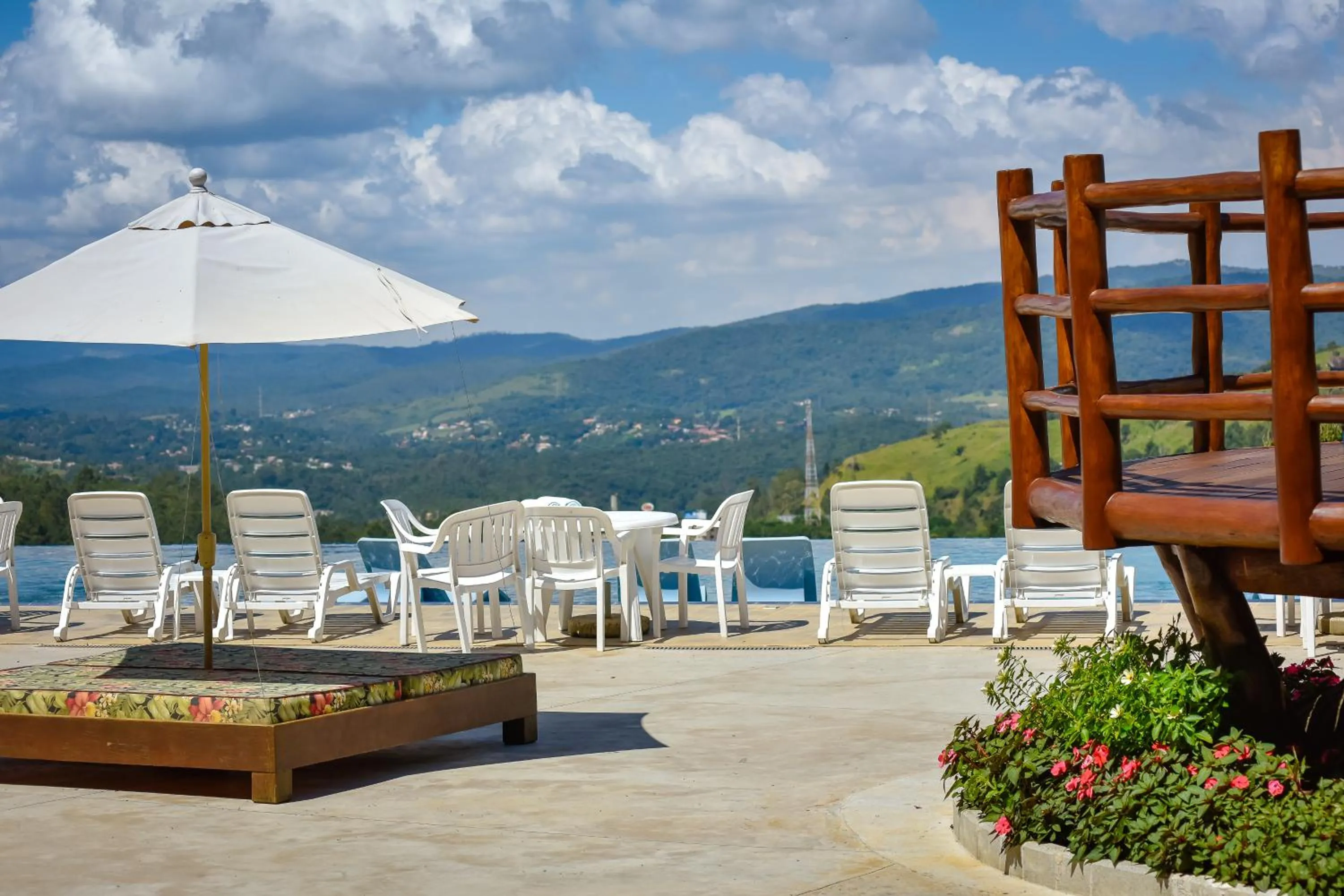 Swimming pool in Hotel Refúgio Vista Serrana