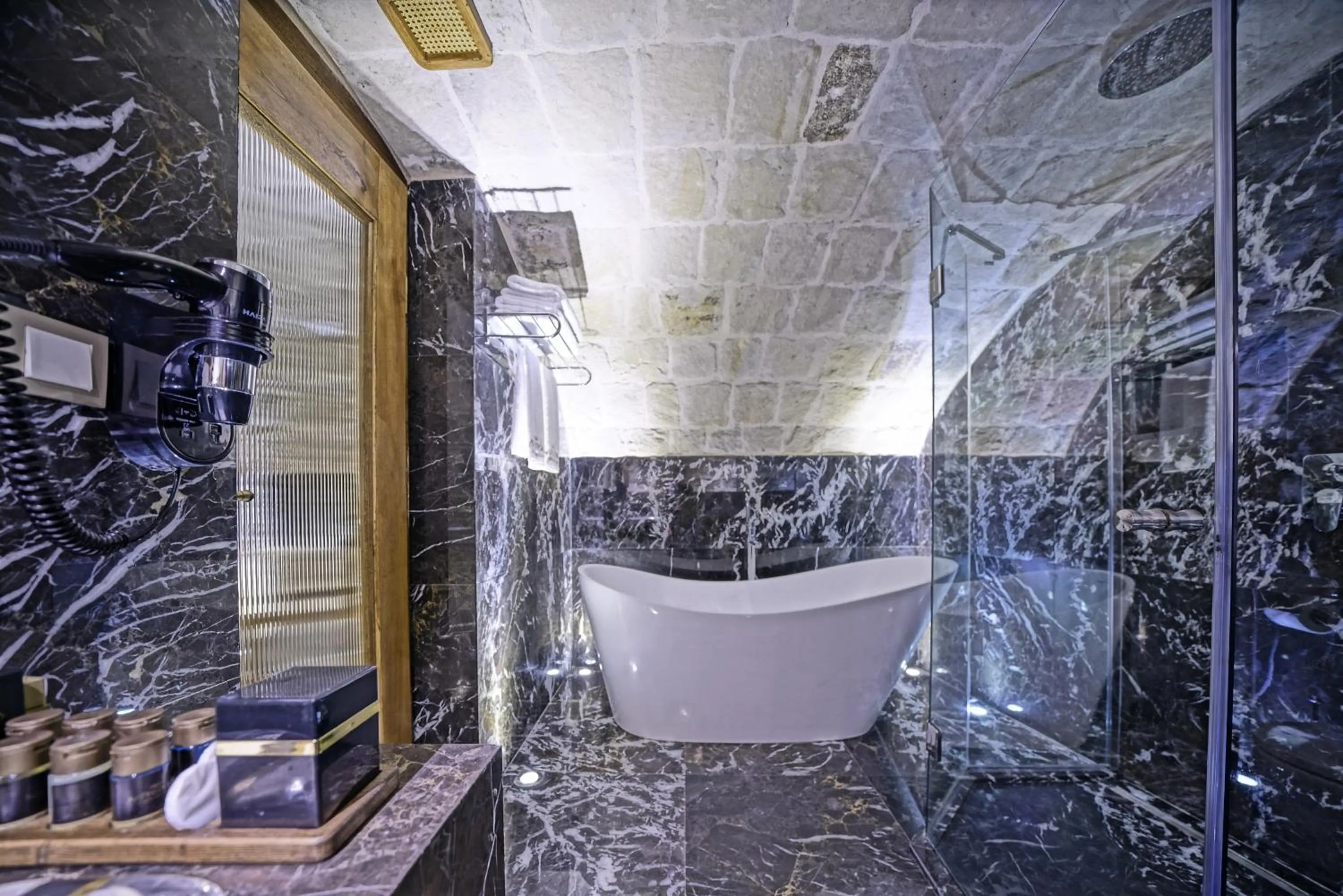 Bath in Kappadoks Cave Hotel
