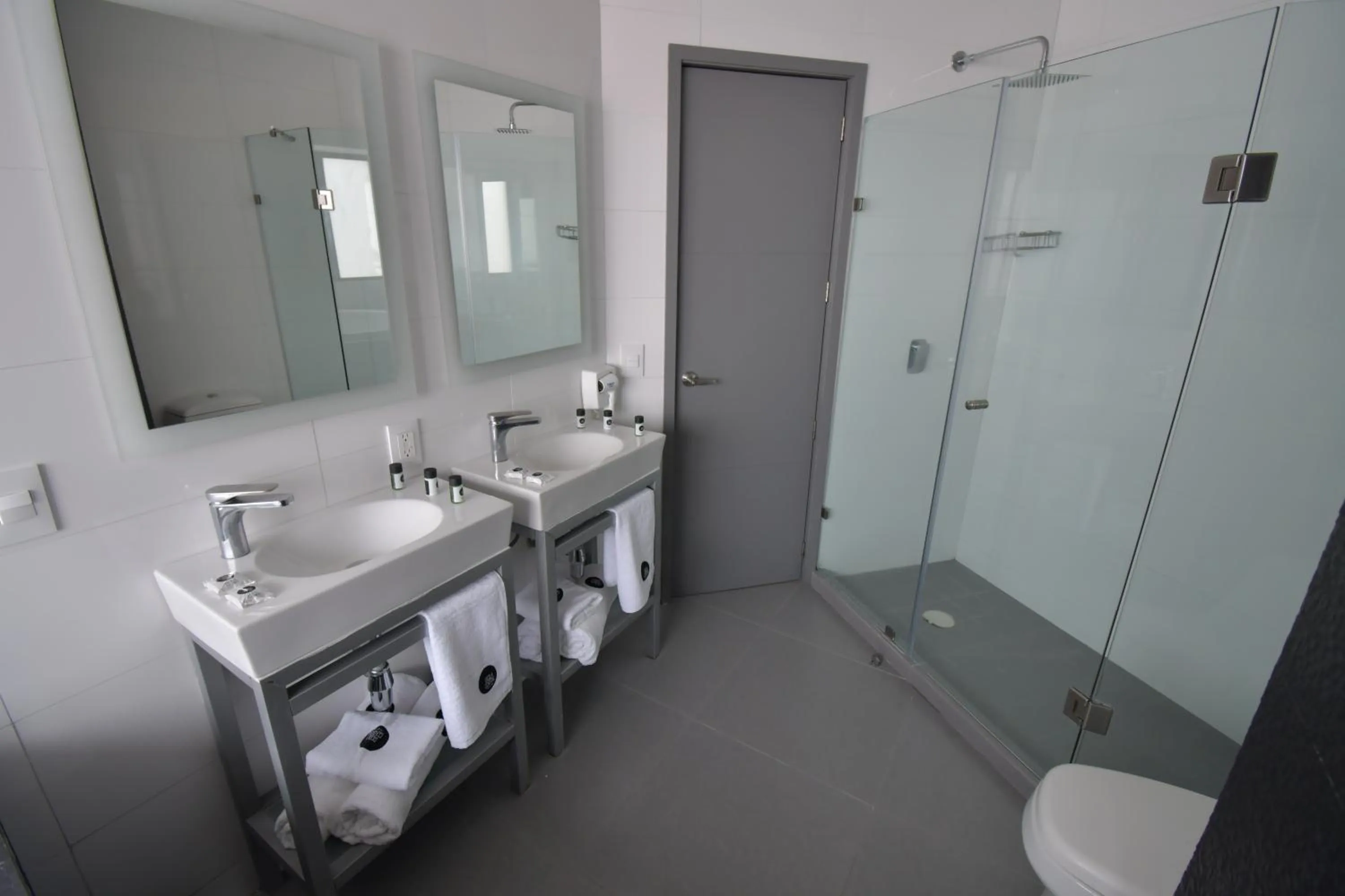 Shower in Hotel Perla Central