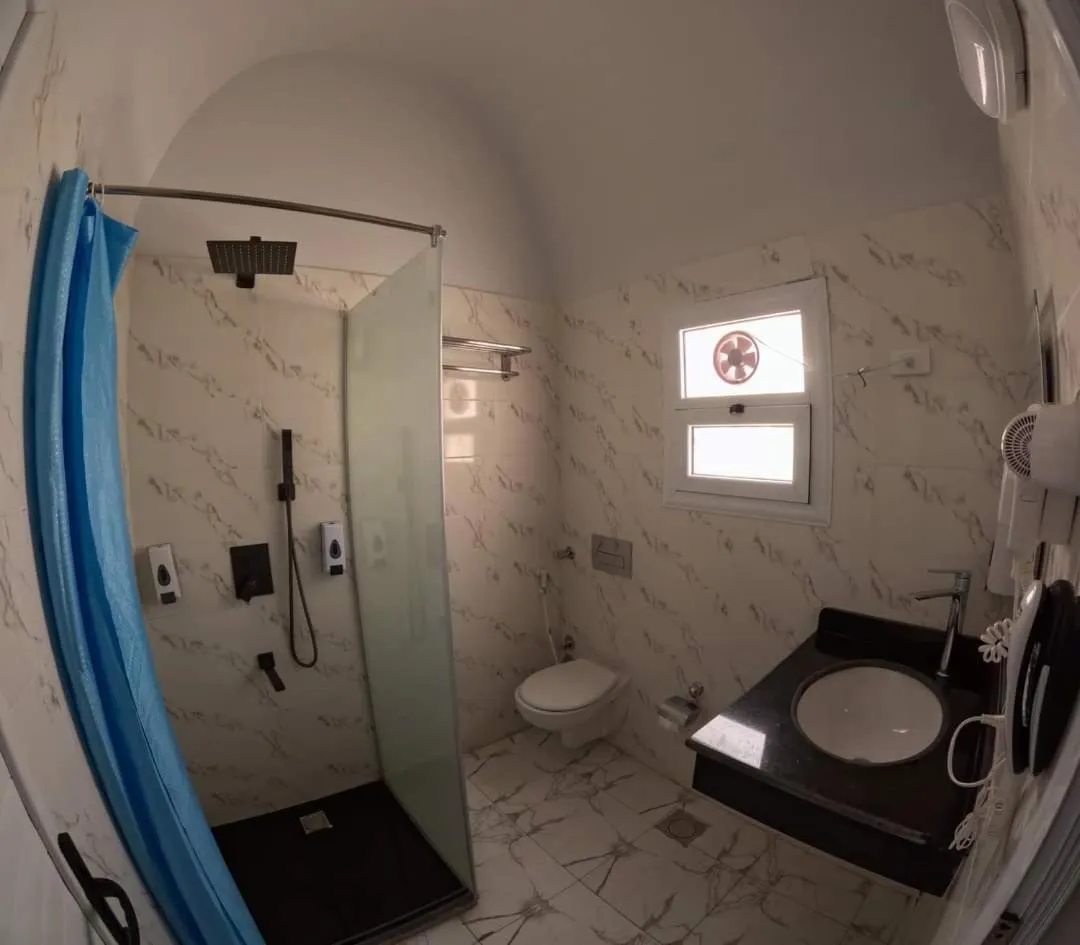 Bathroom in Dolphin Continental Hotel