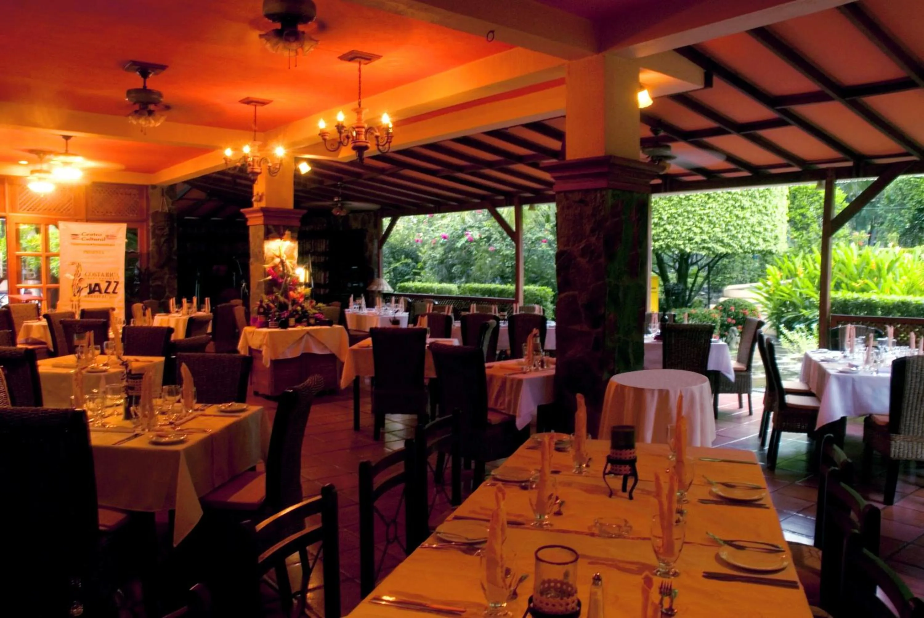 Restaurant/places to eat in Villa del Sueño