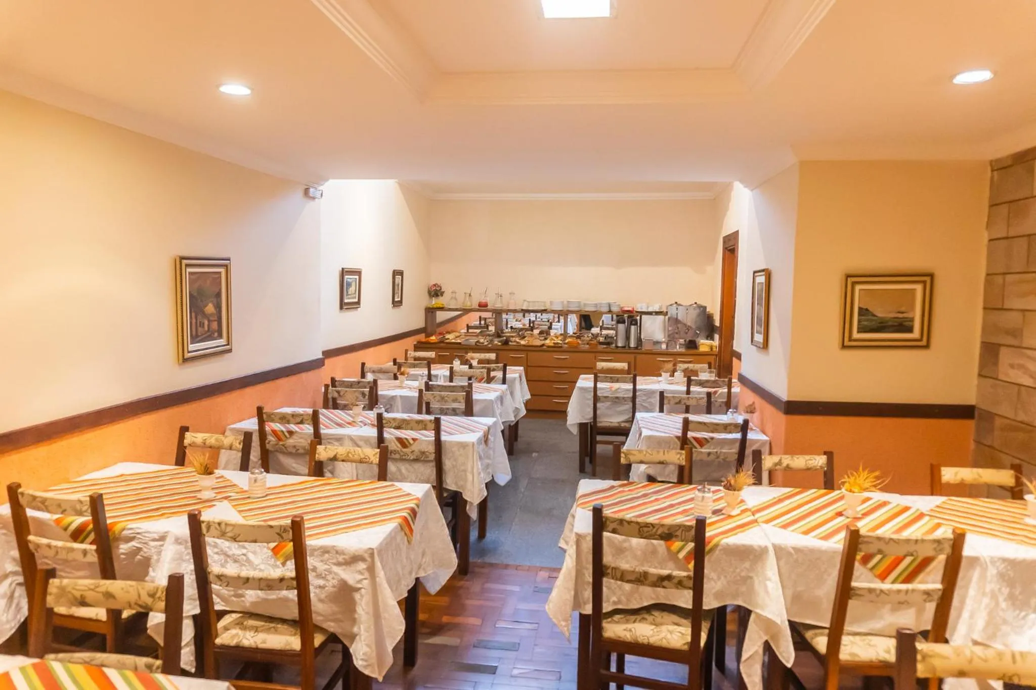 Restaurant/places to eat in Hotel Colonial