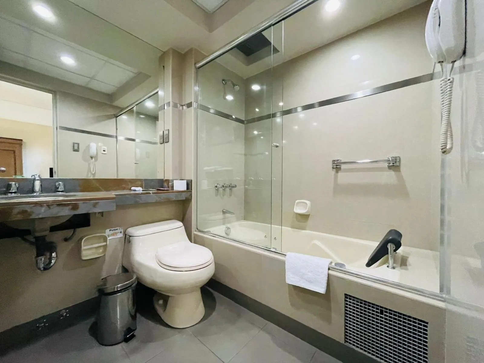 Bathroom in Hotel Casagrande