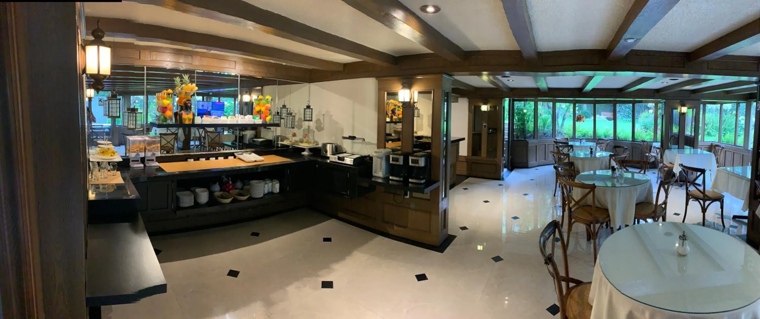 Restaurant/places to eat in Hotel Casagrande
