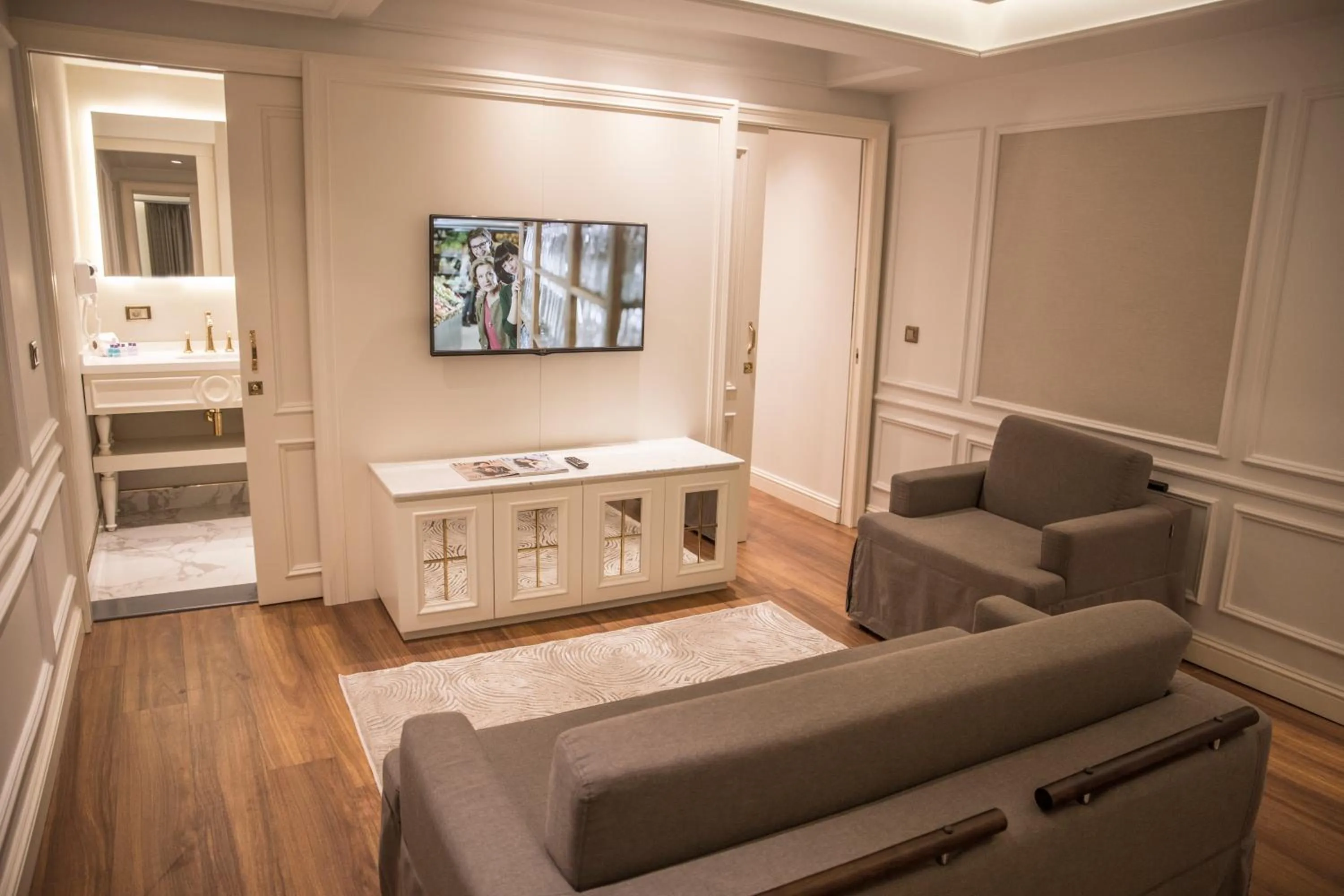 TV and multimedia in Mina Hotel - Special Category