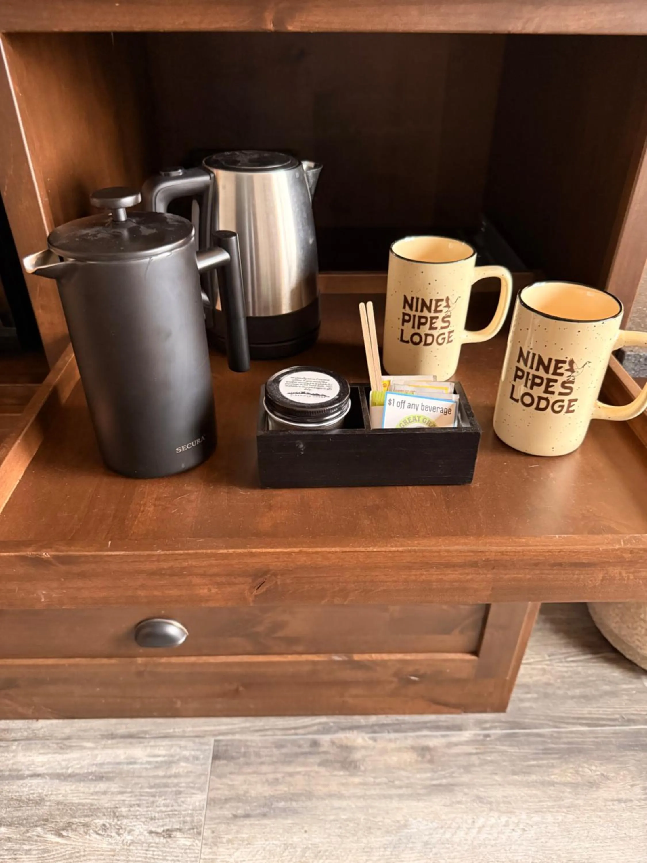 Coffee/tea facilities in Ninepipes Lodge