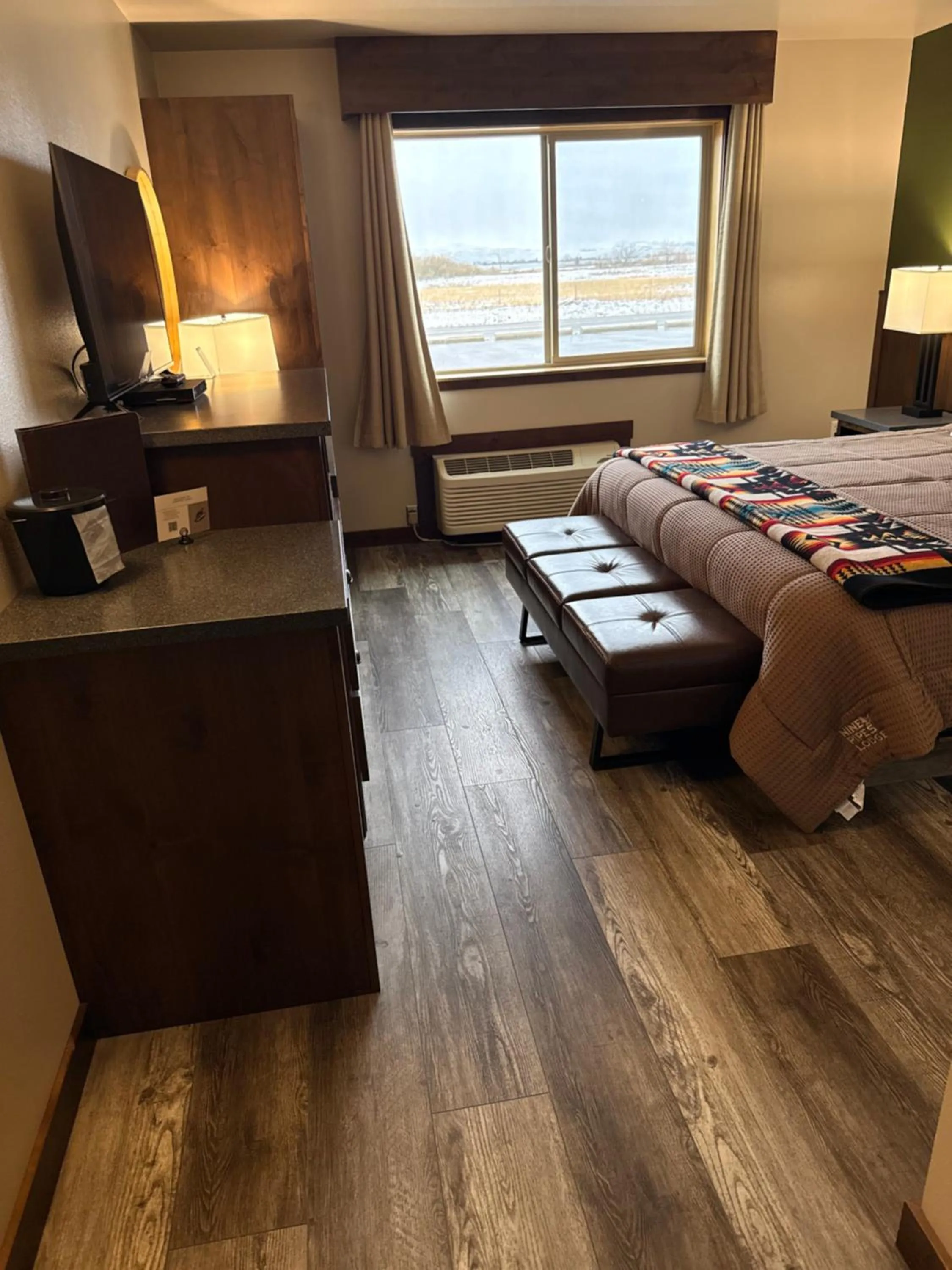 Bedroom, Bed in Ninepipes Lodge