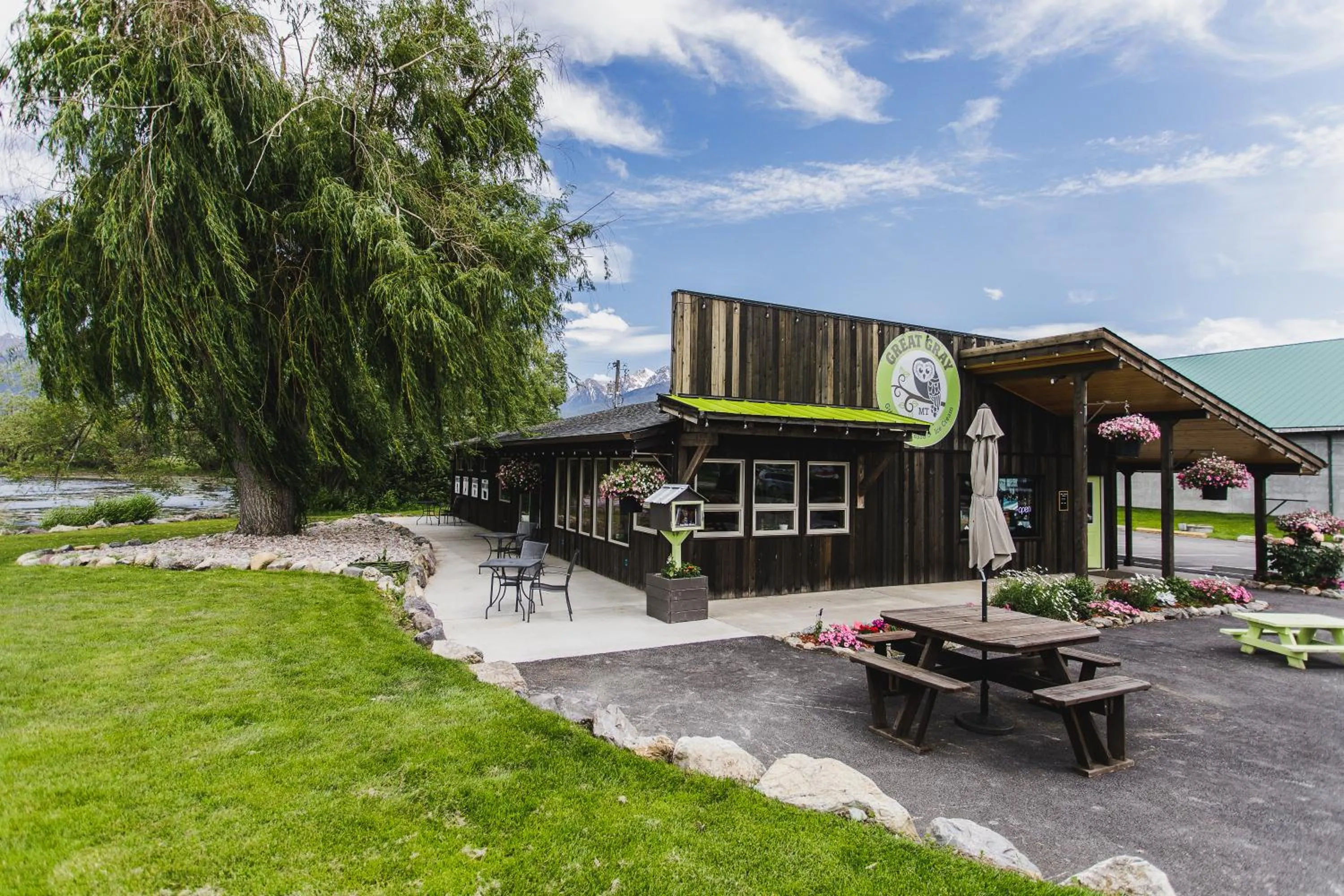 Property building in Ninepipes Lodge