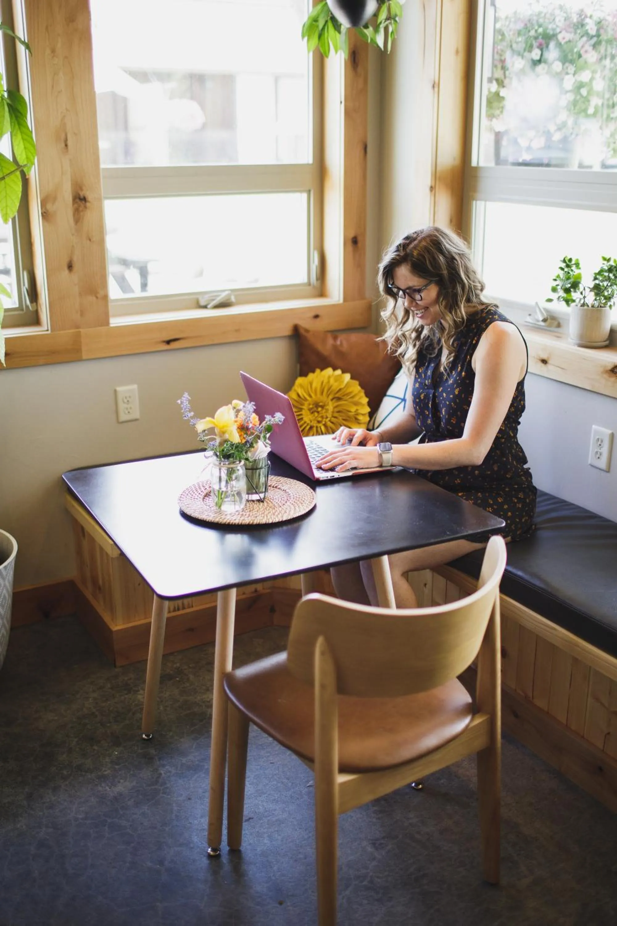 Seating area in Ninepipes Lodge