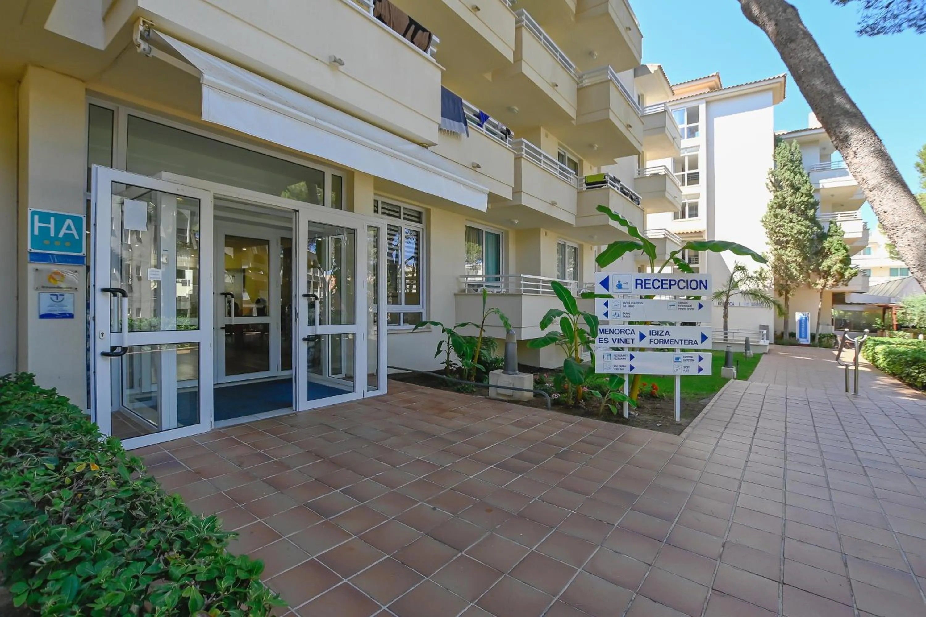 Lobby or reception in O7 Club Cala Ratjada