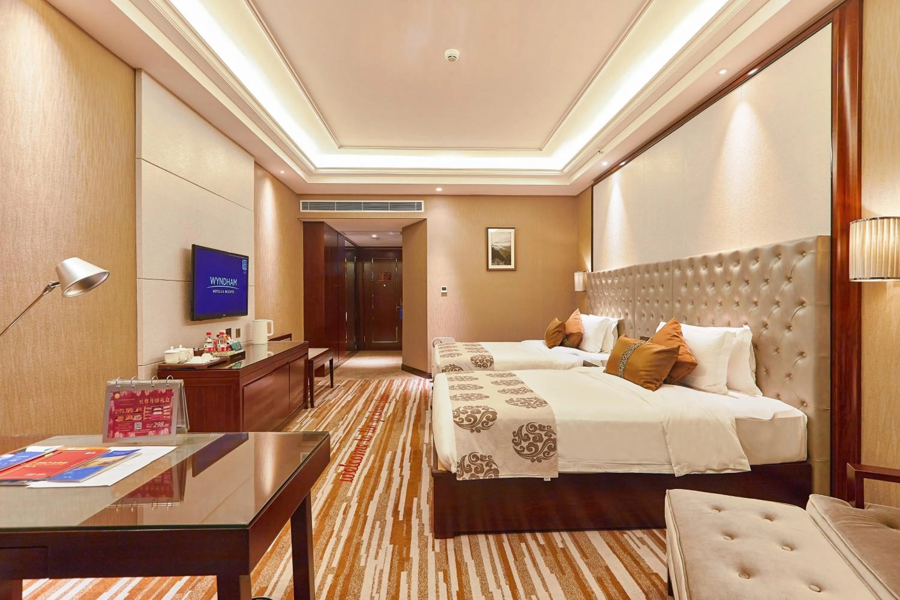 Photo of the whole room, Bed in Wyndham Grand Plaza Royale Chenzhou