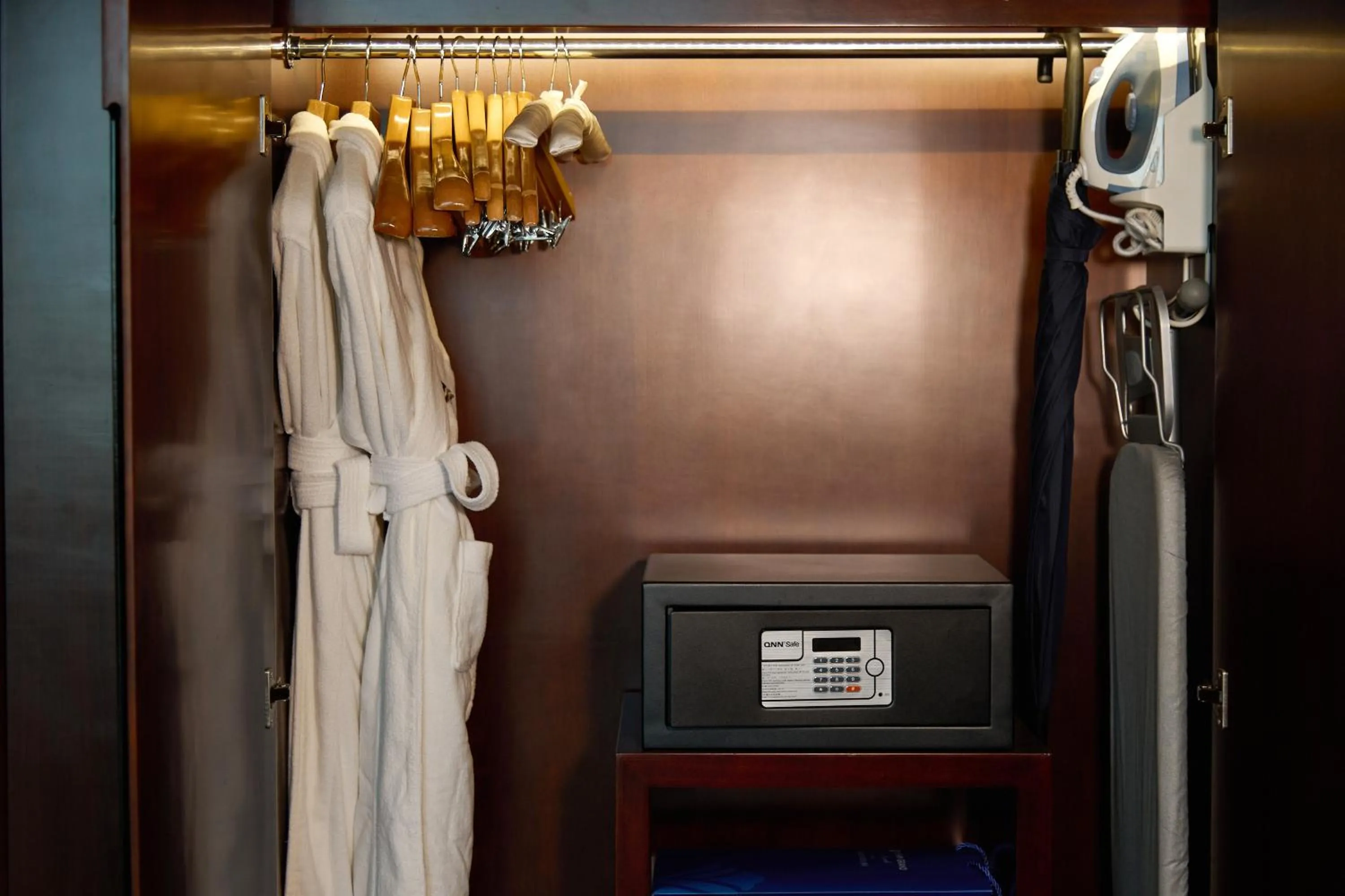 wardrobe in Wyndham Grand Plaza Royale Chenzhou