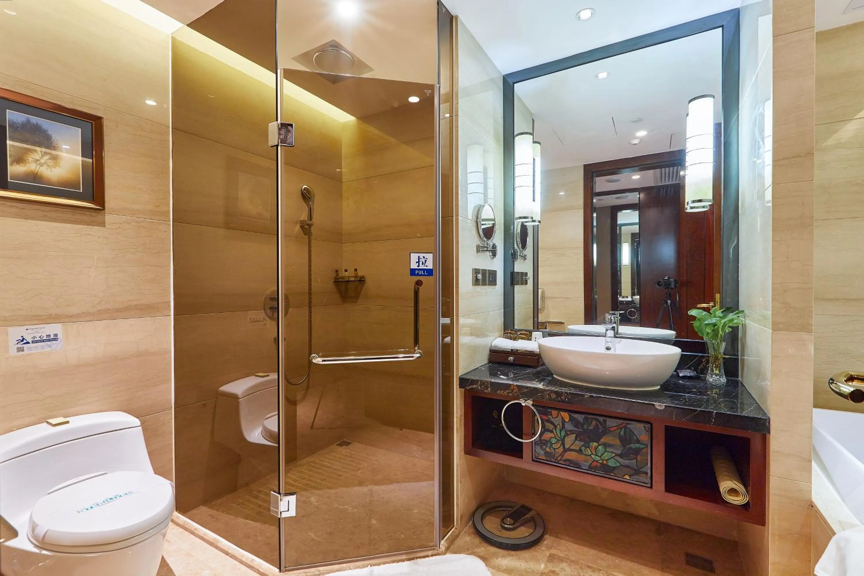 Shower in Wyndham Grand Plaza Royale Chenzhou