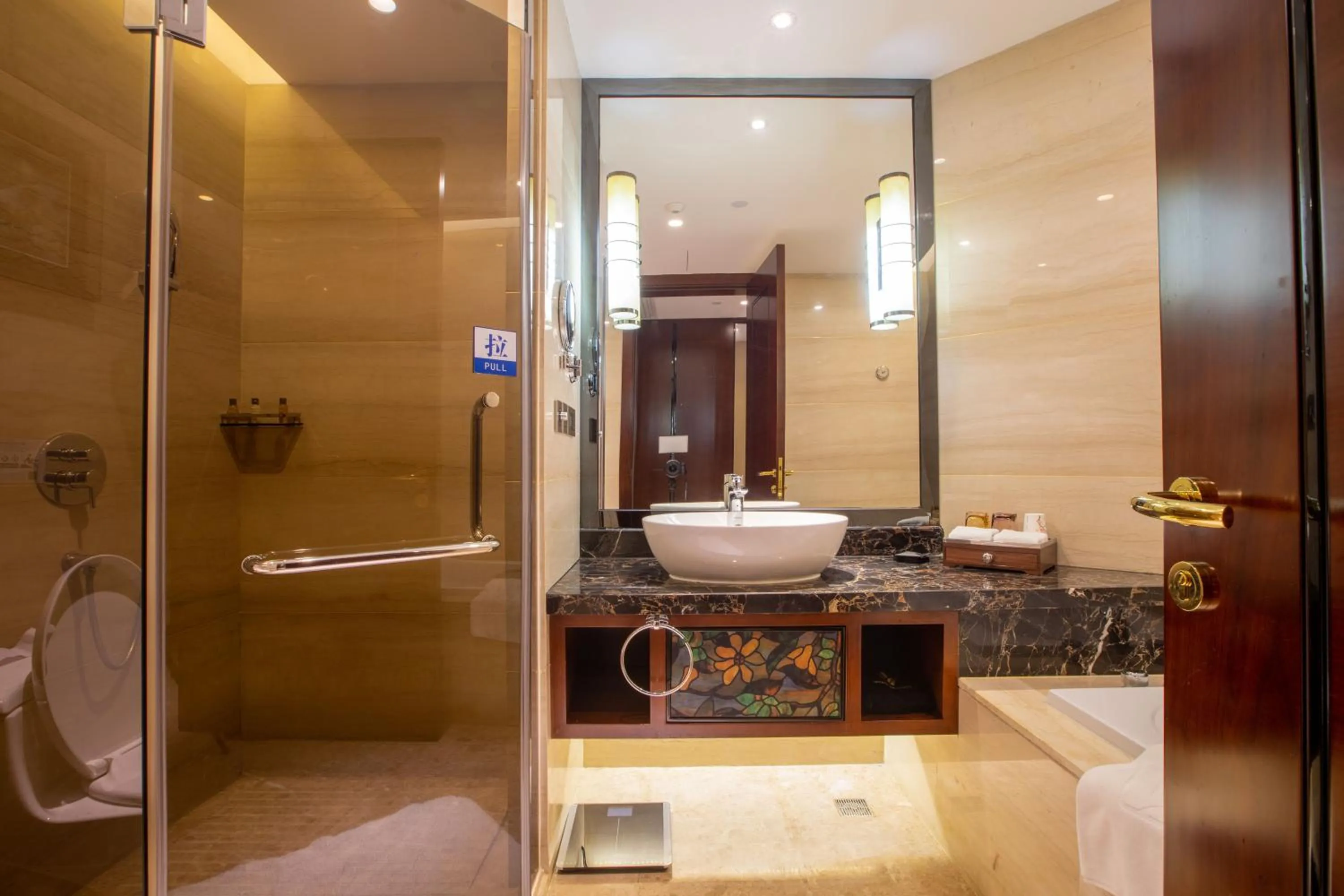 Shower in Wyndham Grand Plaza Royale Chenzhou