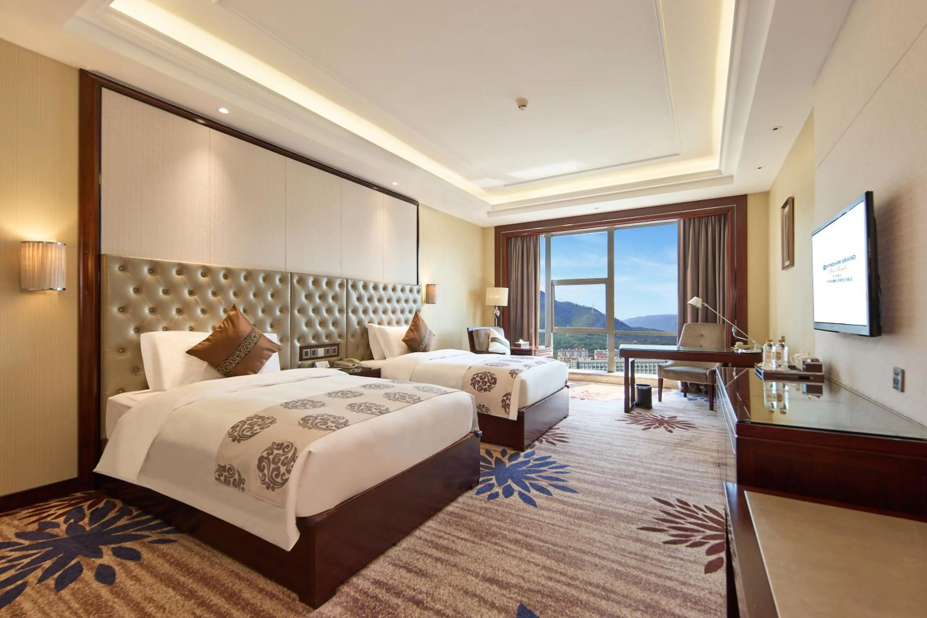Photo of the whole room, Bed in Wyndham Grand Plaza Royale Chenzhou