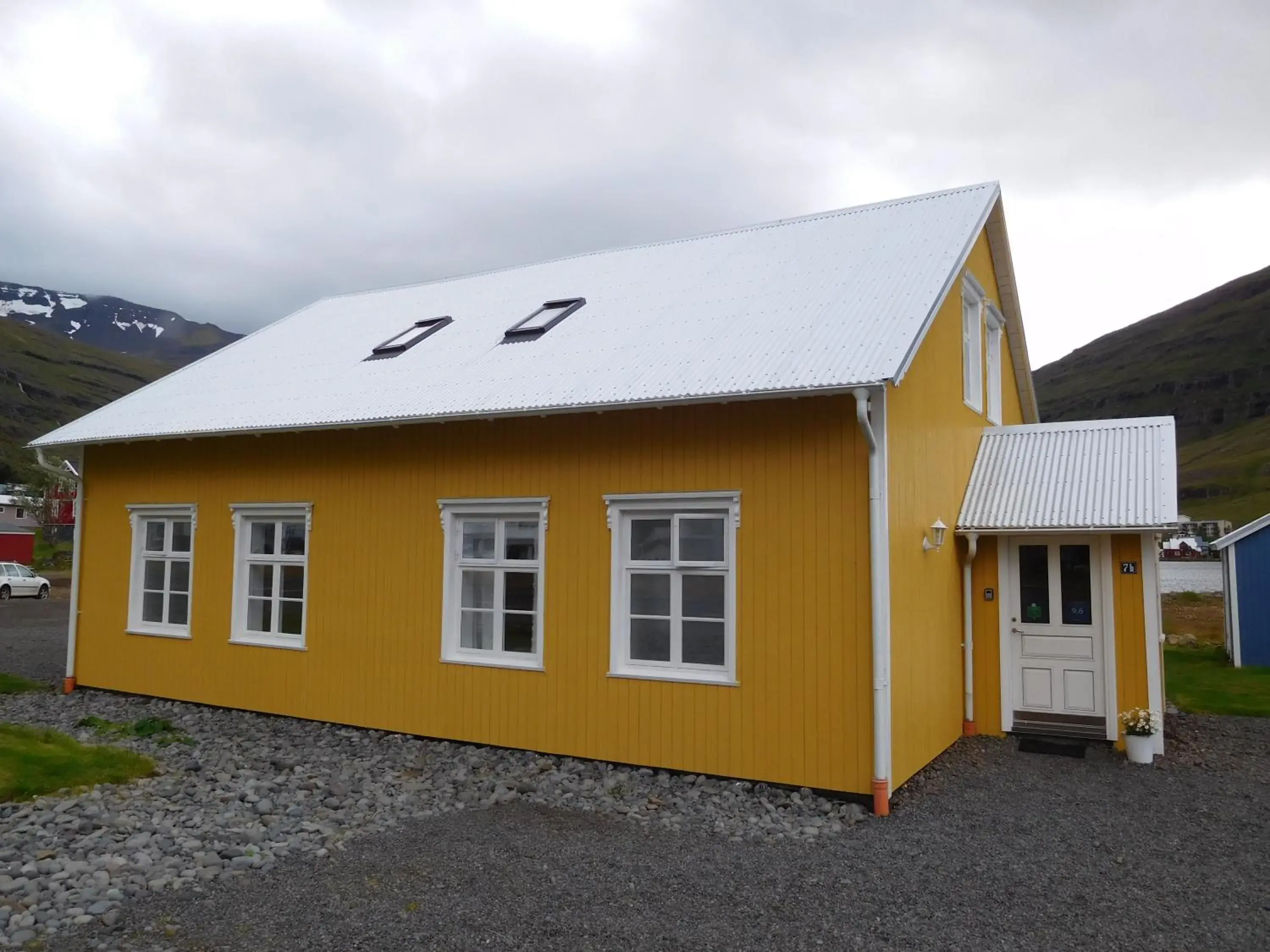 Property building in Lónsleira Apartments Property building in Lónsleira Apartments