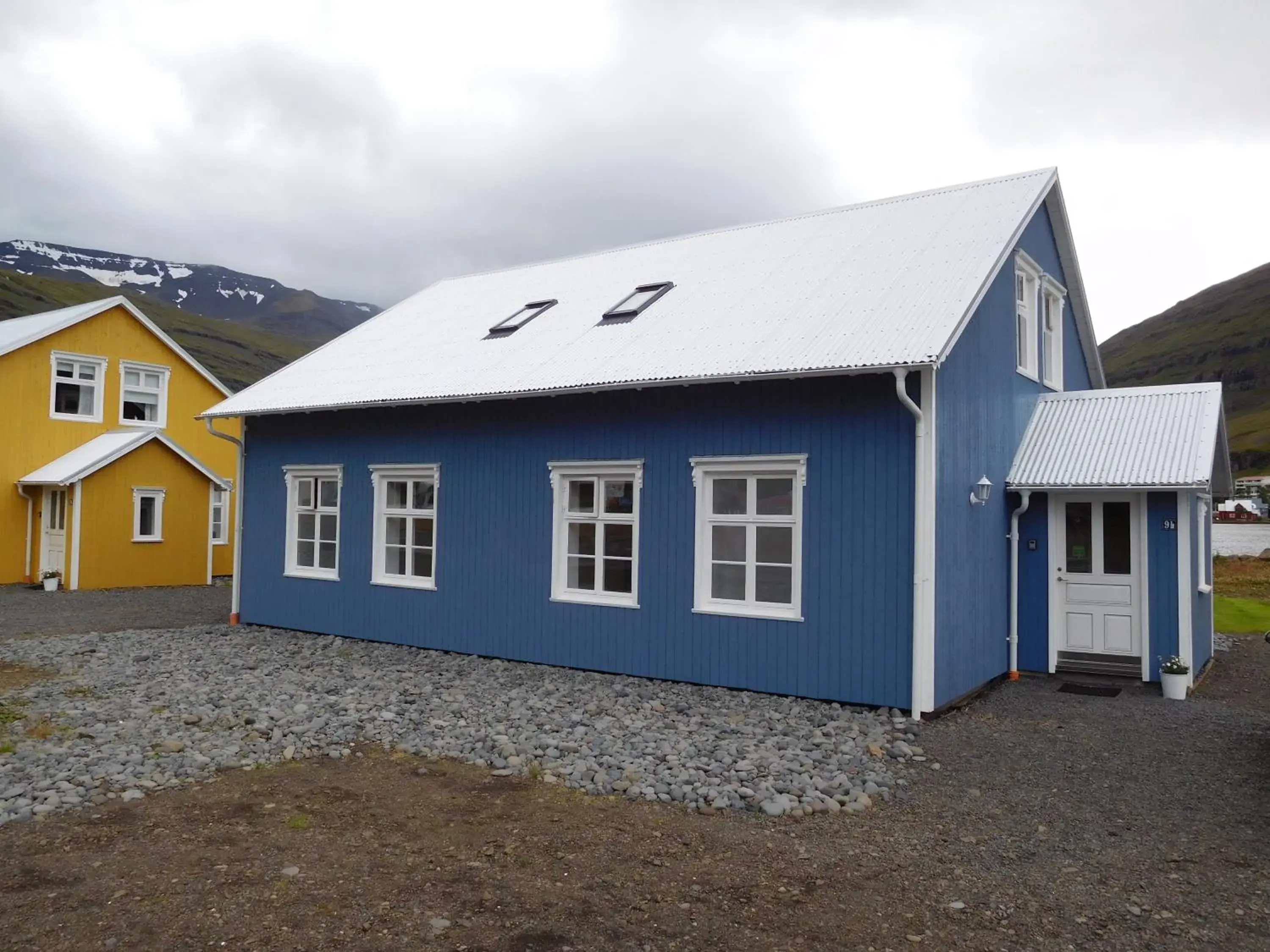 Property building in Lónsleira Apartments Property building in Lónsleira Apartments