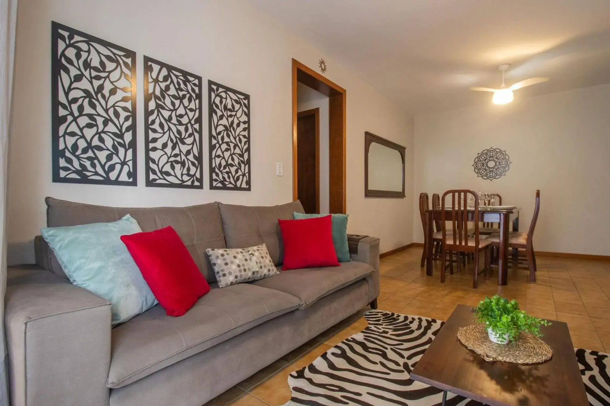 PRG111 - 4 Dorm, Climatizado, Próx a Av. Brasil PRG111 - 4 Dorm, Climatizado, Próx a Av. Brasil