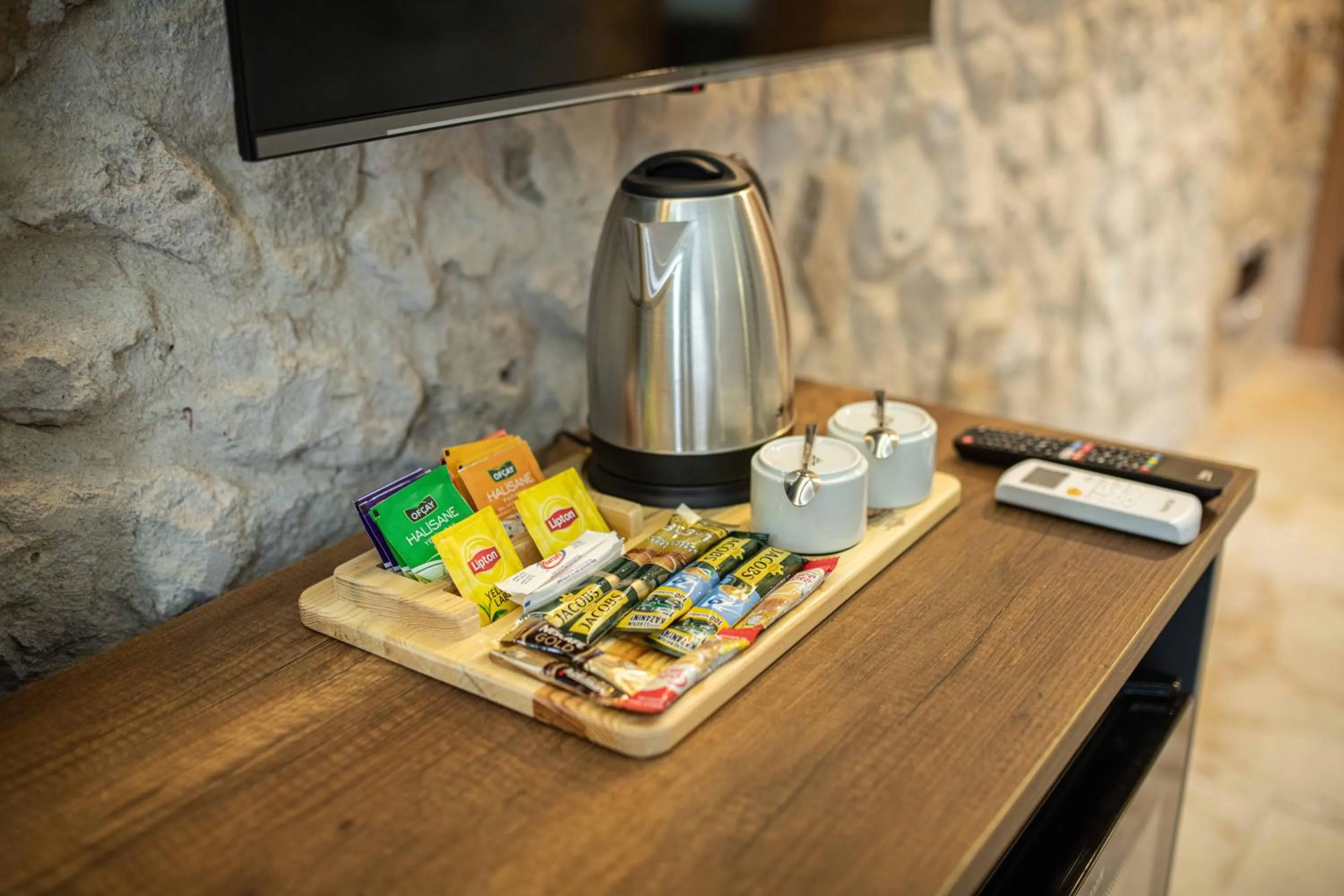 Coffee/tea facilities in Ahiyan Hotel