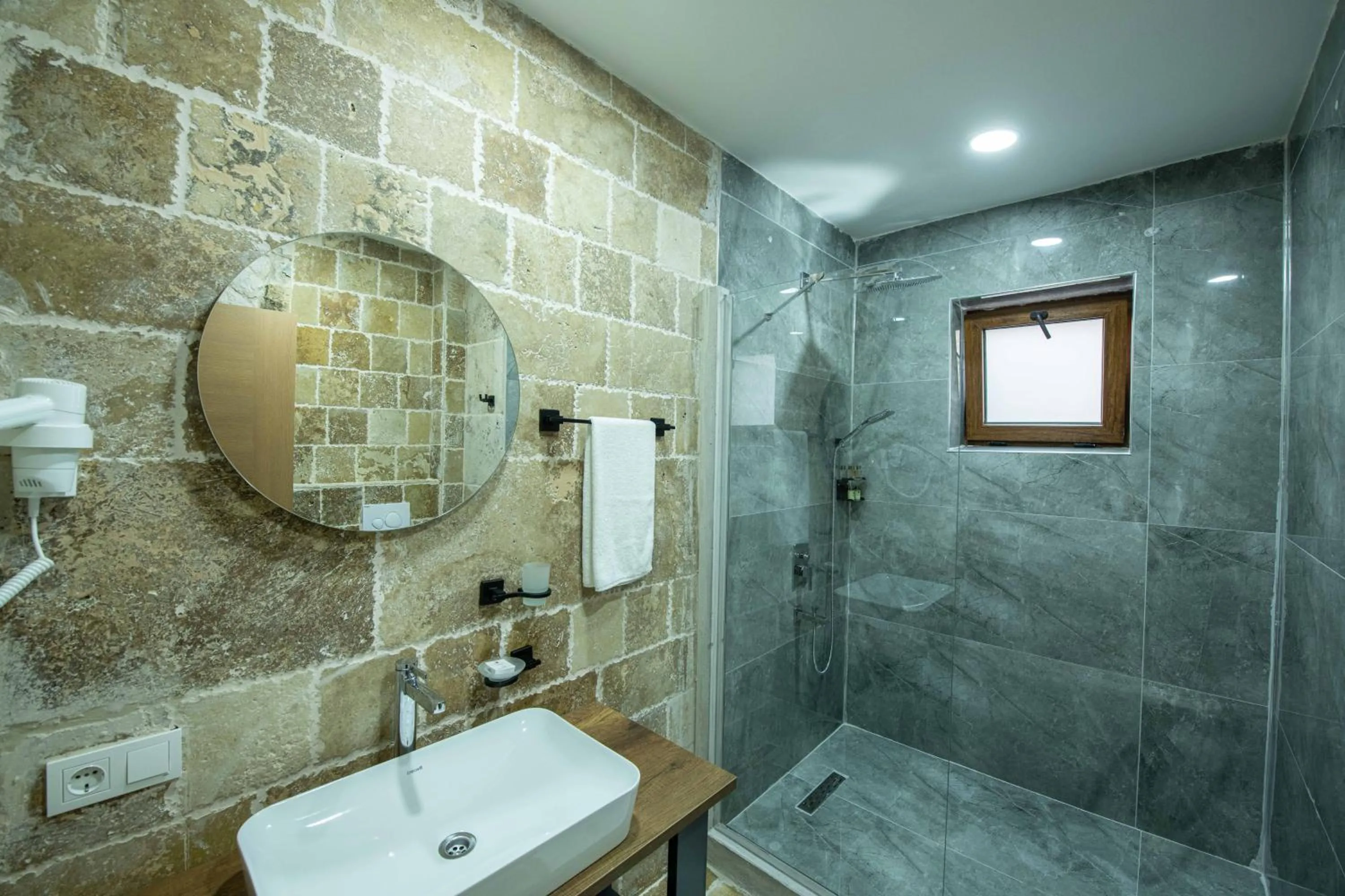 Bathroom in Ahiyan Hotel