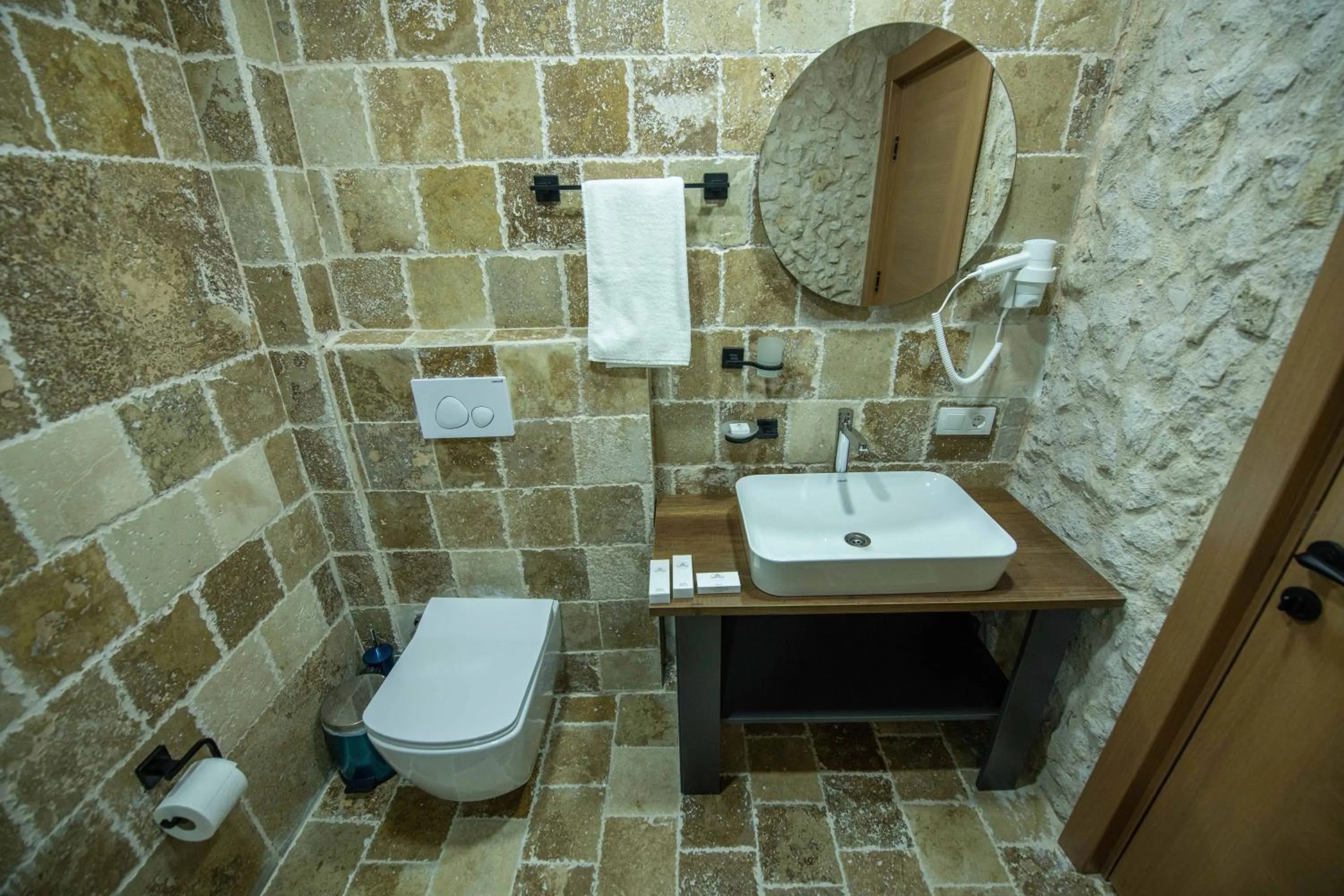 Bathroom in Ahiyan Hotel