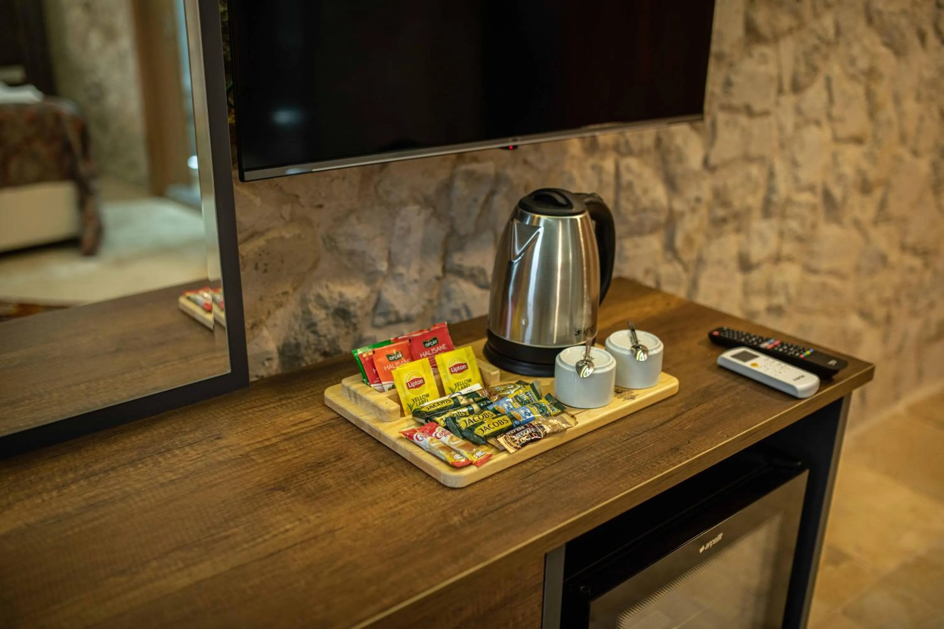 TV and multimedia in Ahiyan Hotel