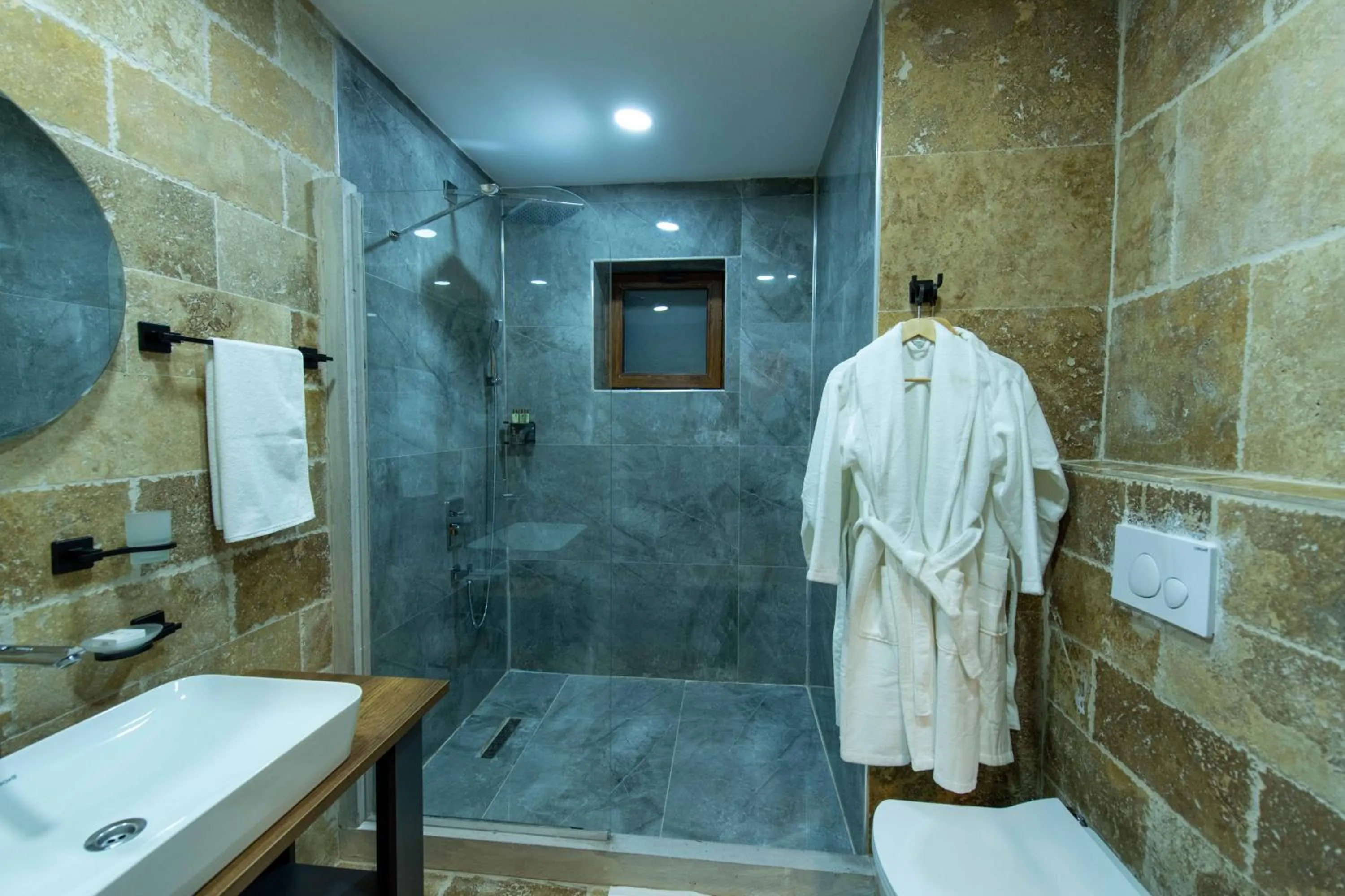 Bathroom in Ahiyan Hotel
