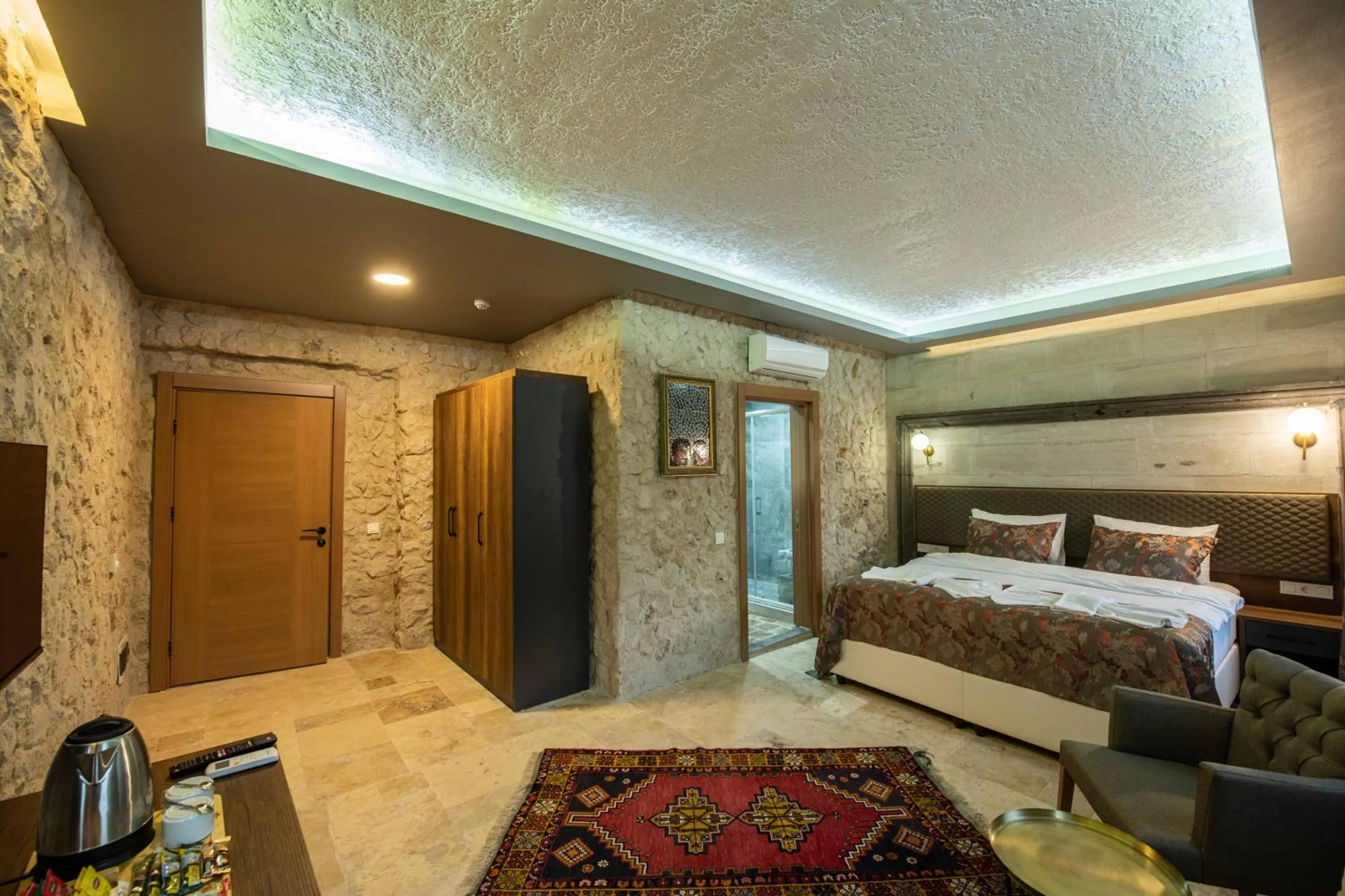 Photo of the whole room, Bed in Ahiyan Hotel