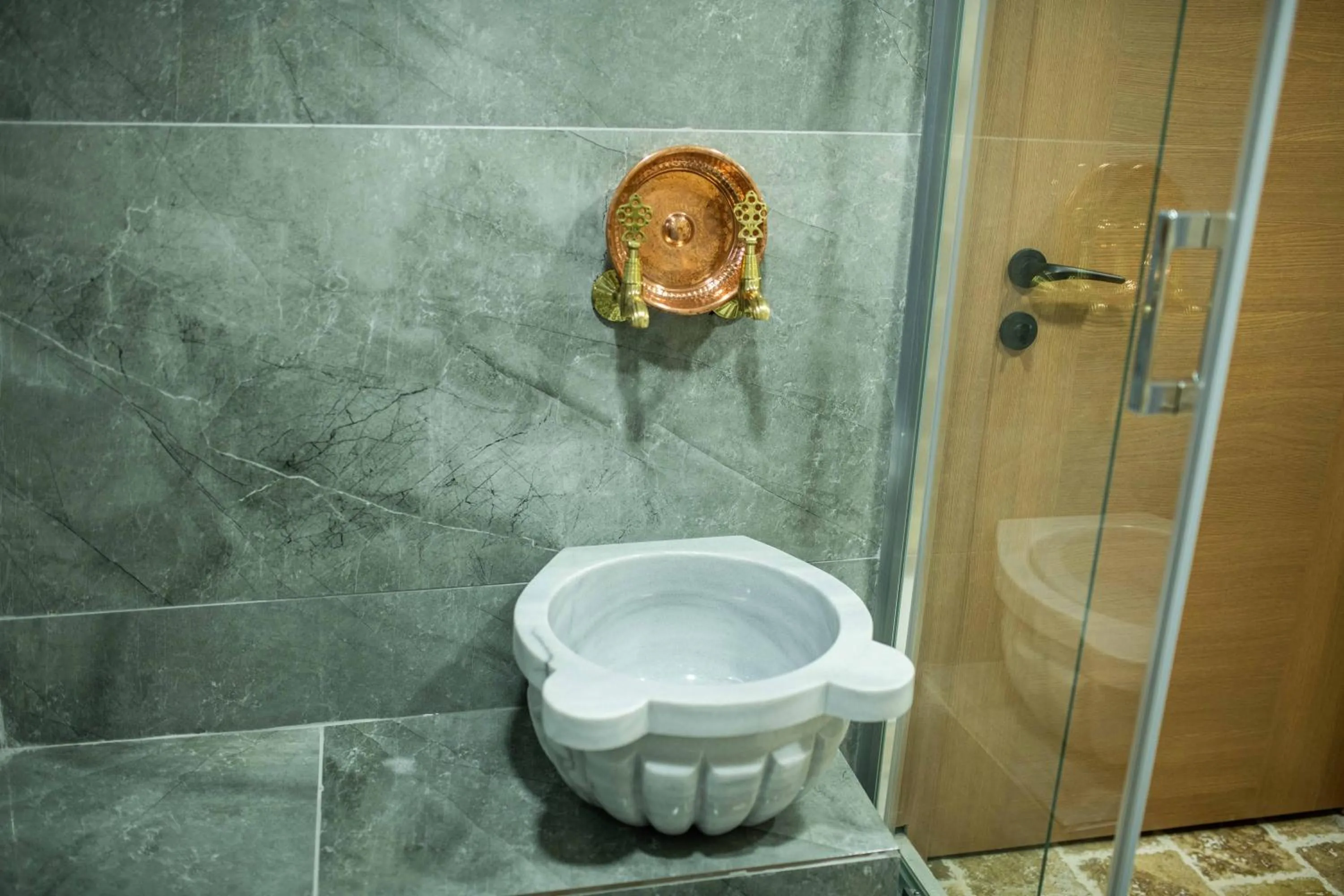 Bathroom in Ahiyan Hotel