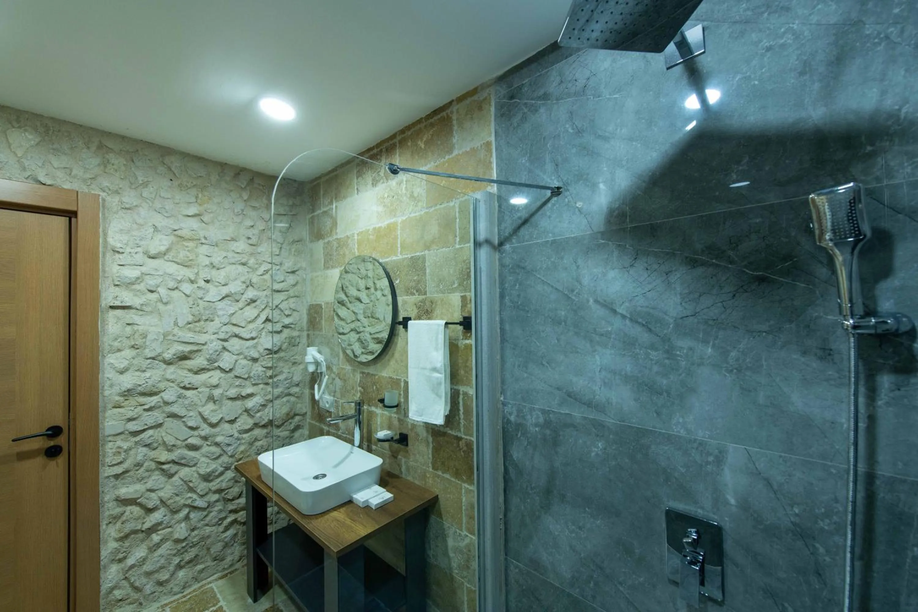 Bathroom in Ahiyan Hotel