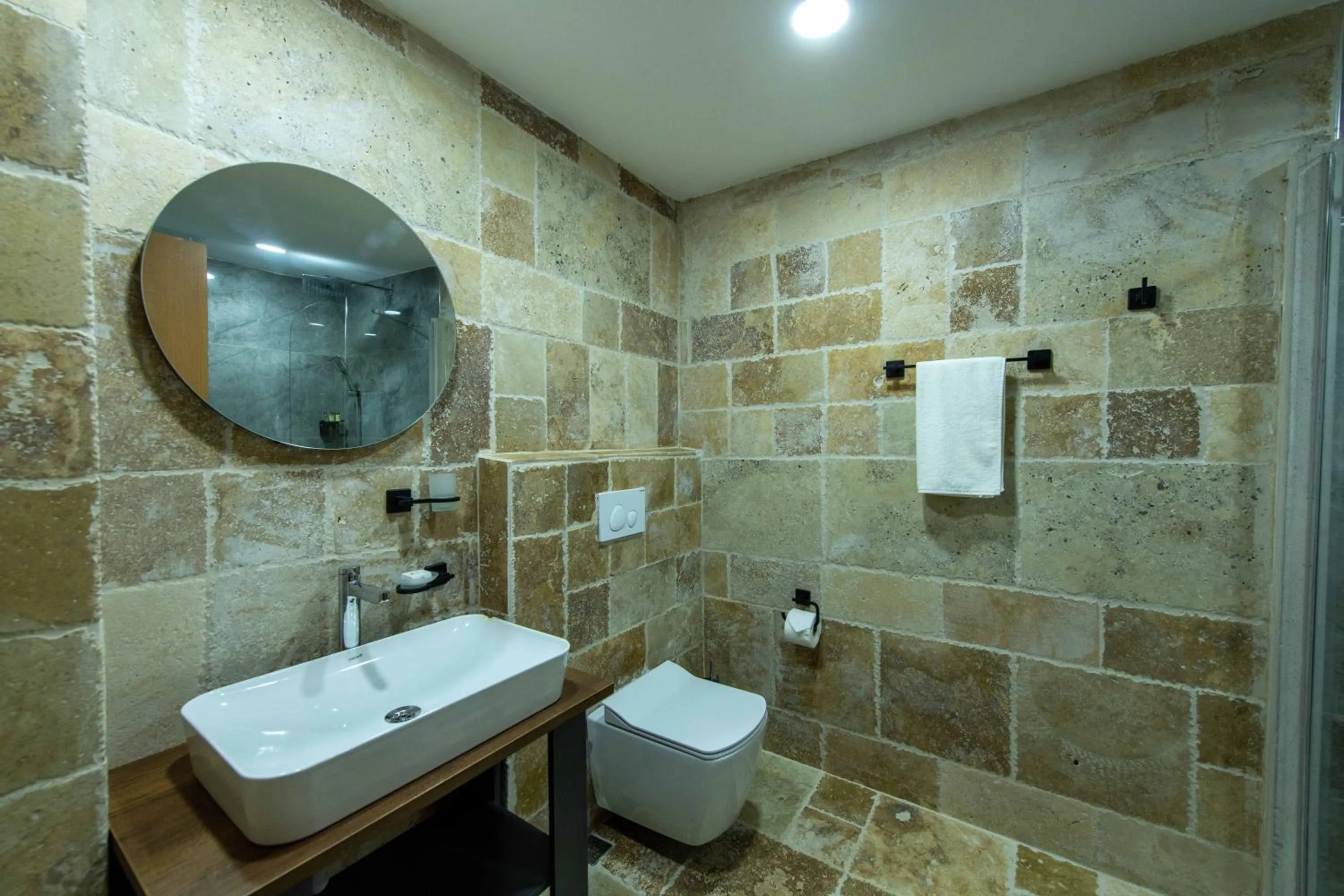 Bathroom in Ahiyan Hotel
