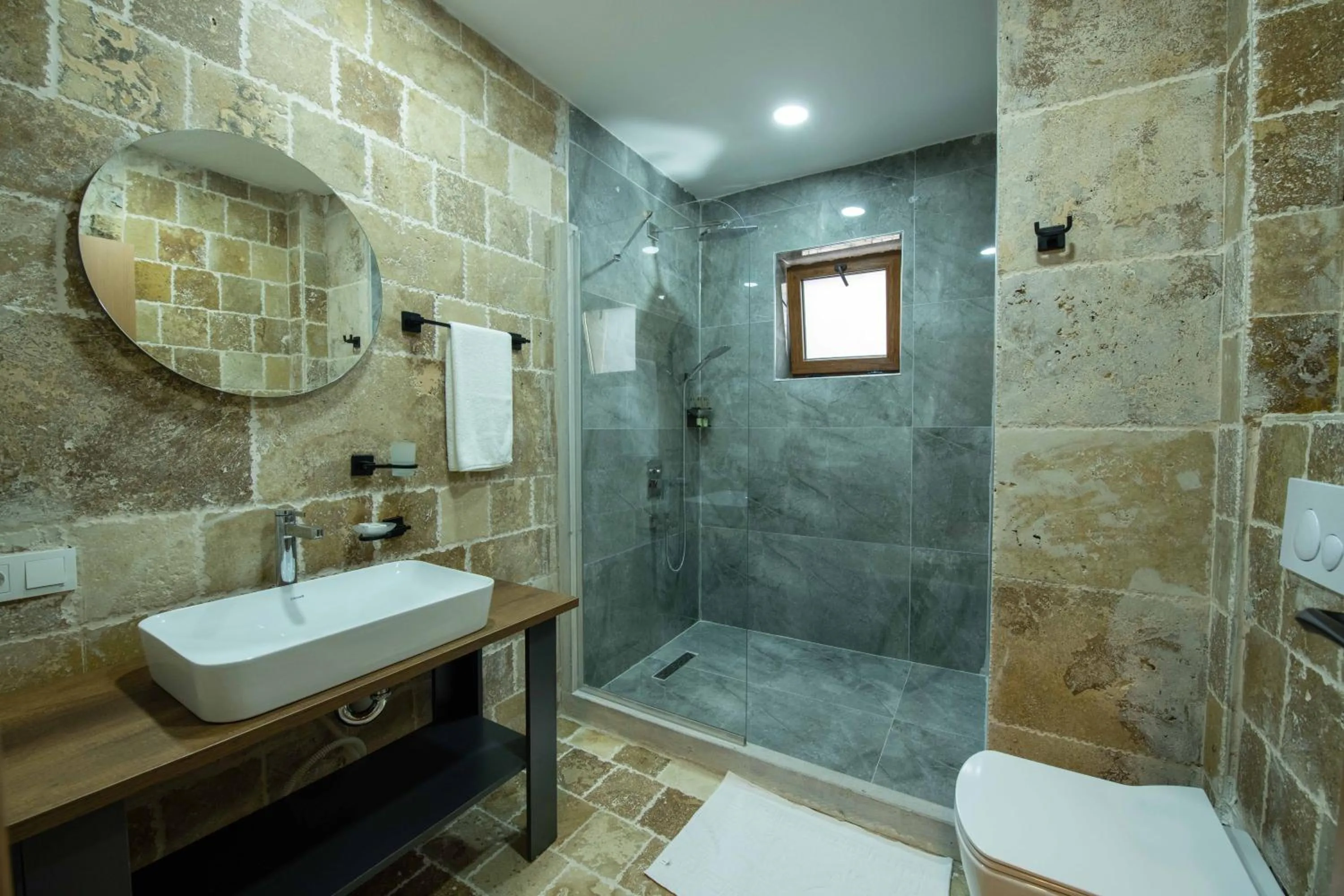 Bathroom in Ahiyan Hotel