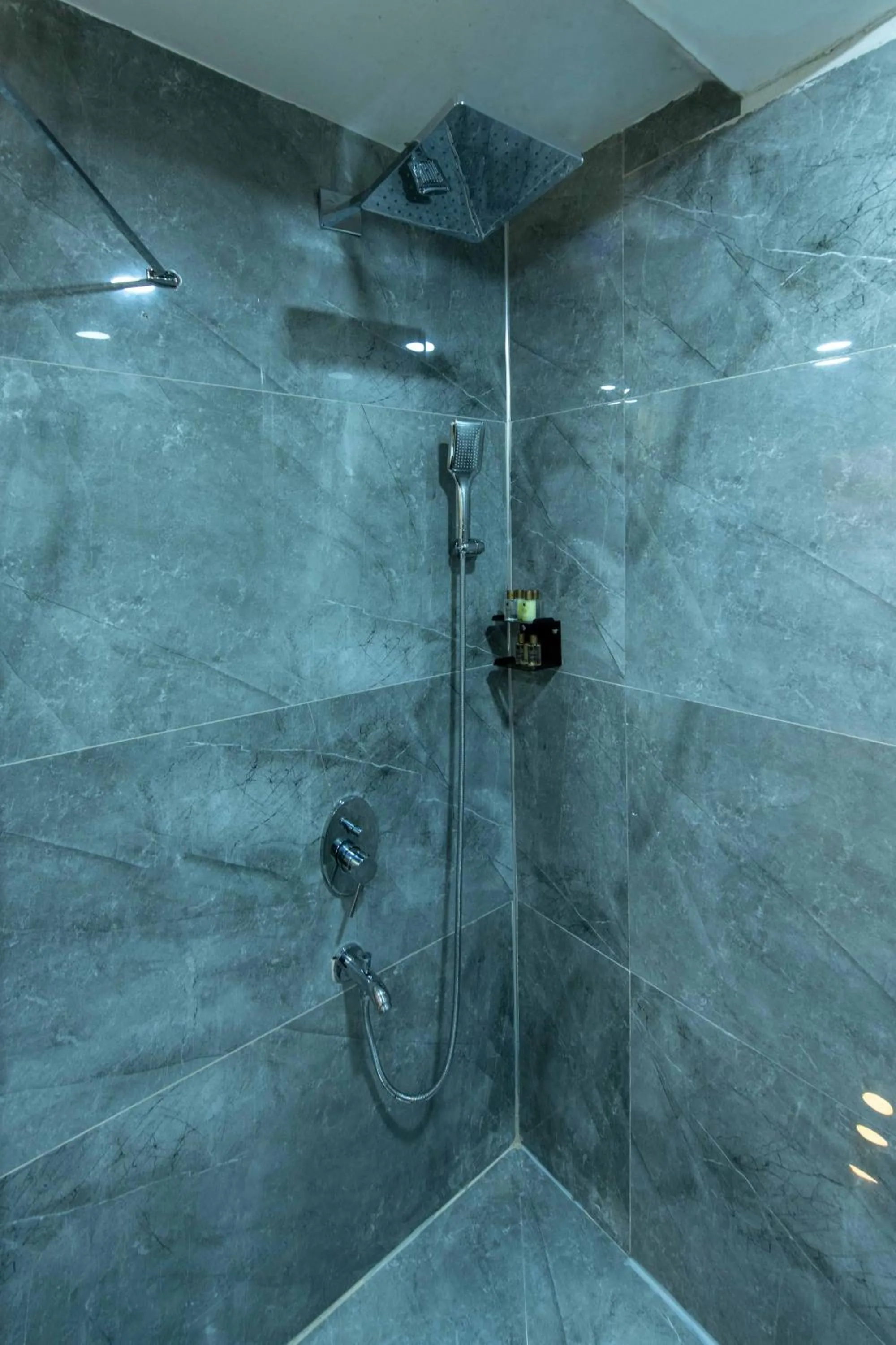 Bathroom in Ahiyan Hotel