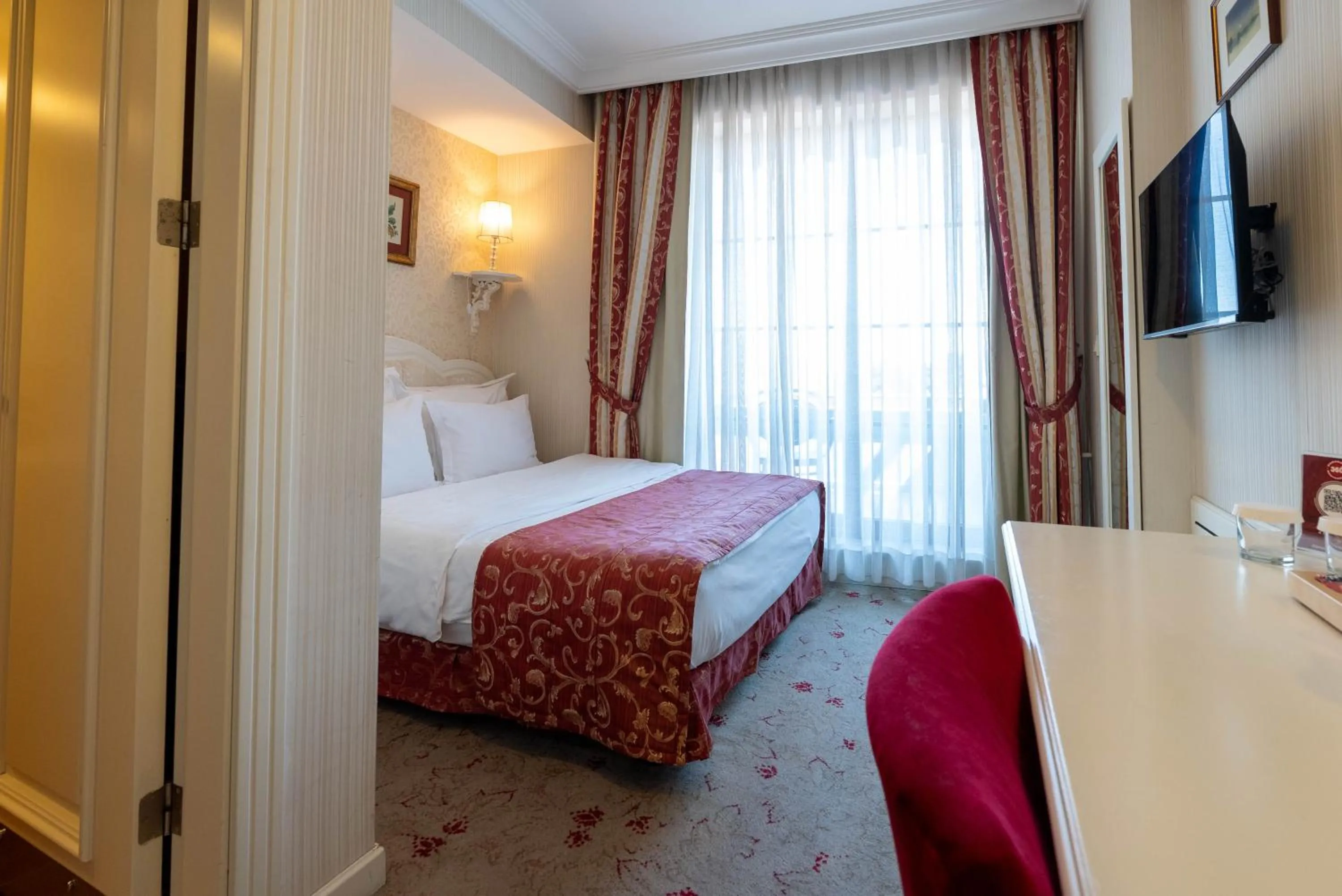Property building, Bed in The And Hotel Sultanahmet - Special Category