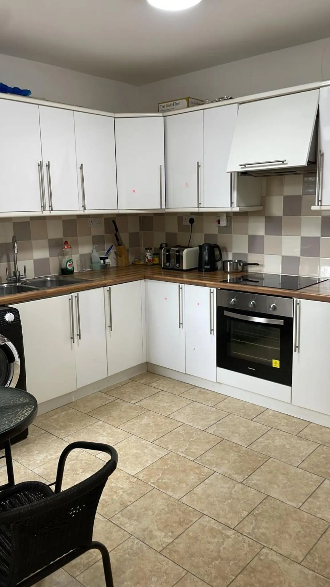 Communal kitchen in 305 High Town Road