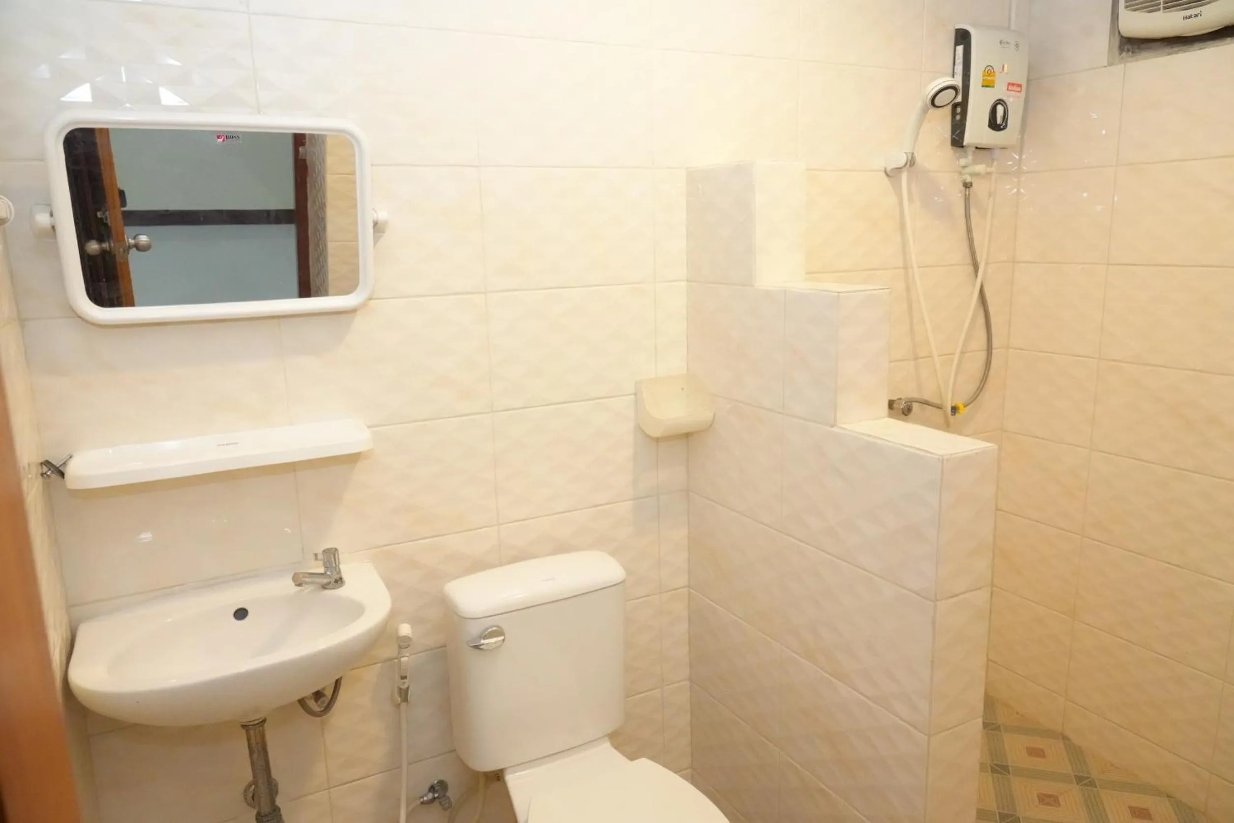 Toilet in Bkk39 Airport hotel