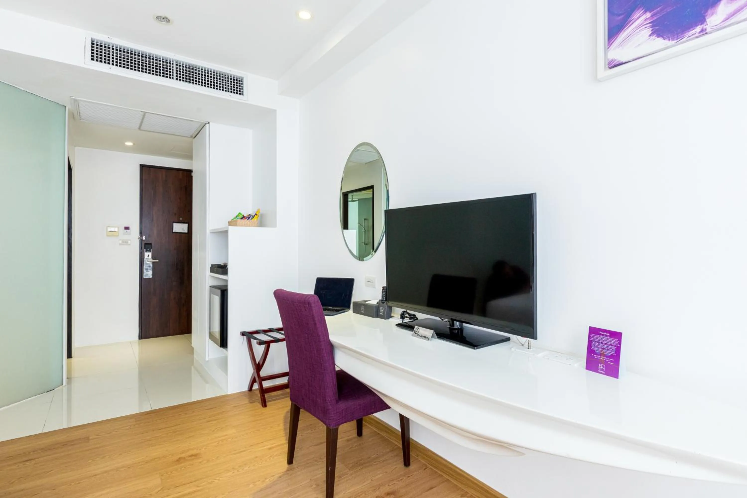 TV and multimedia in Hotel Icon Bangkok Sukhumvit 2