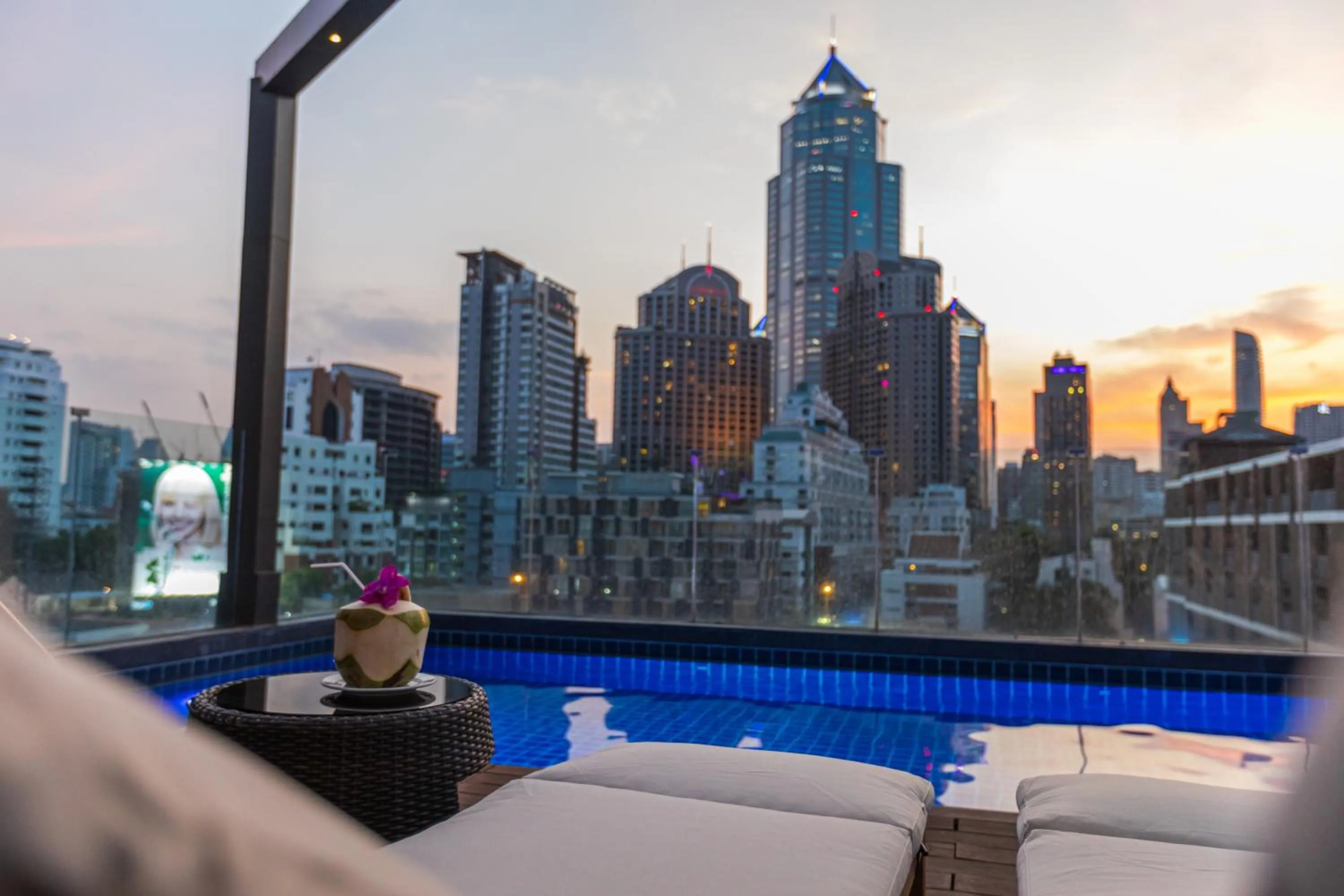 Swimming pool in Hotel Icon Bangkok Sukhumvit 2