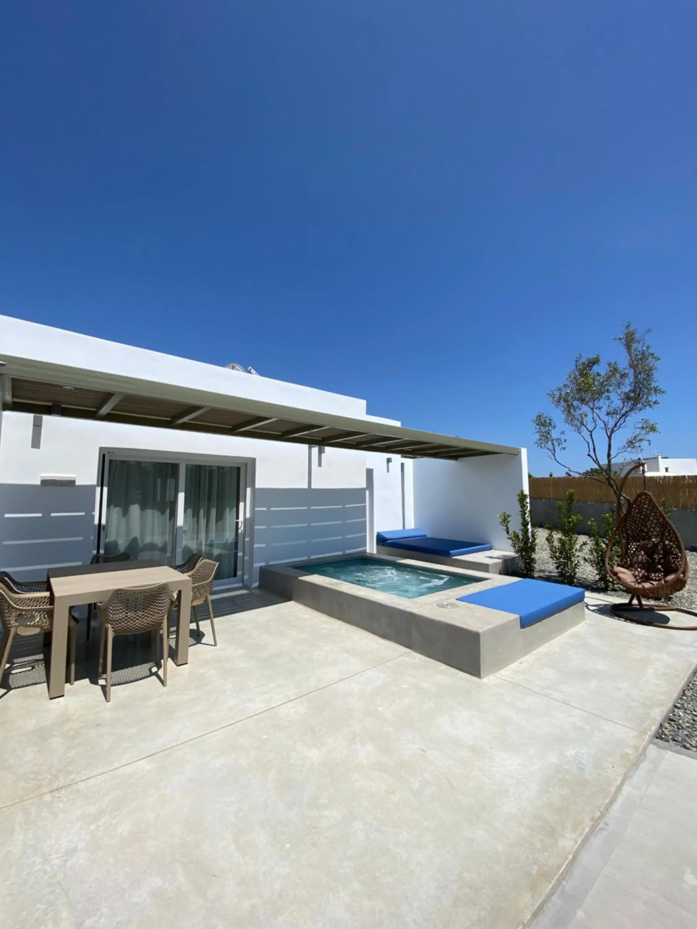 Patio in White Holidays Project