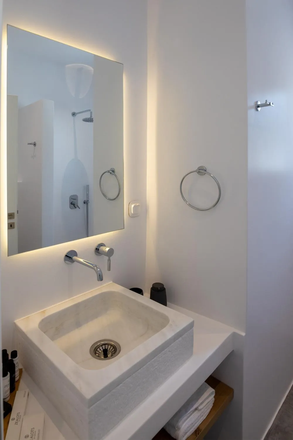 Bathroom in White Holidays Project