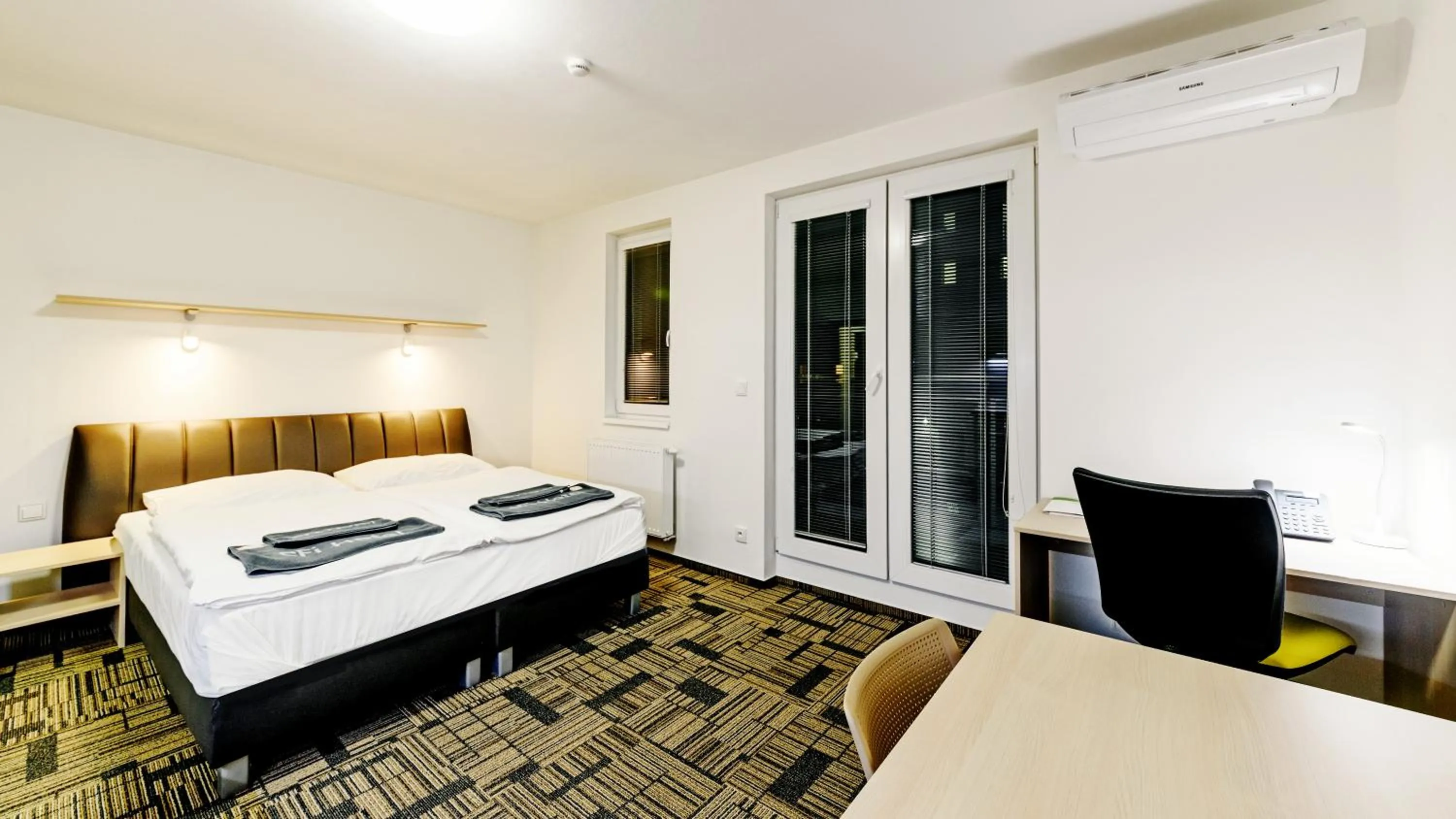 Bedroom, Bed in eFi Palace Hotel