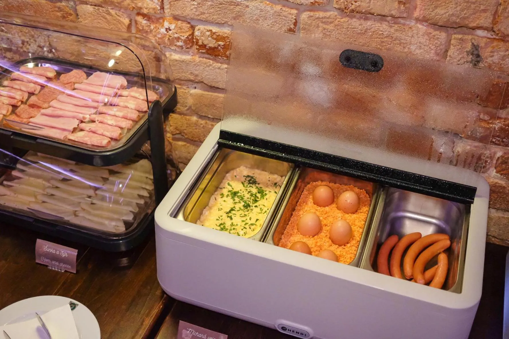 Breakfast in eFi Palace Hotel