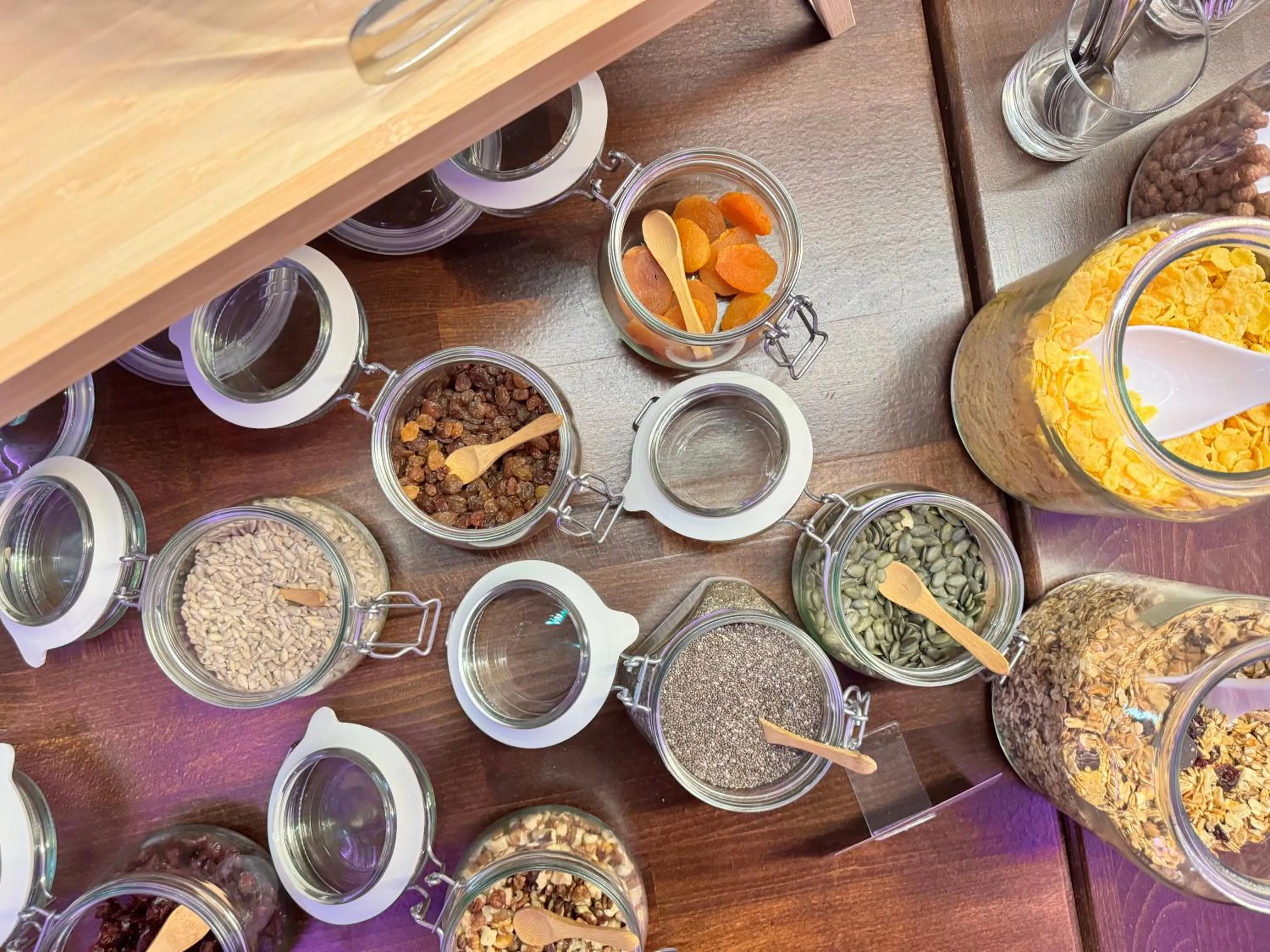 Buffet breakfast in eFi Palace Hotel