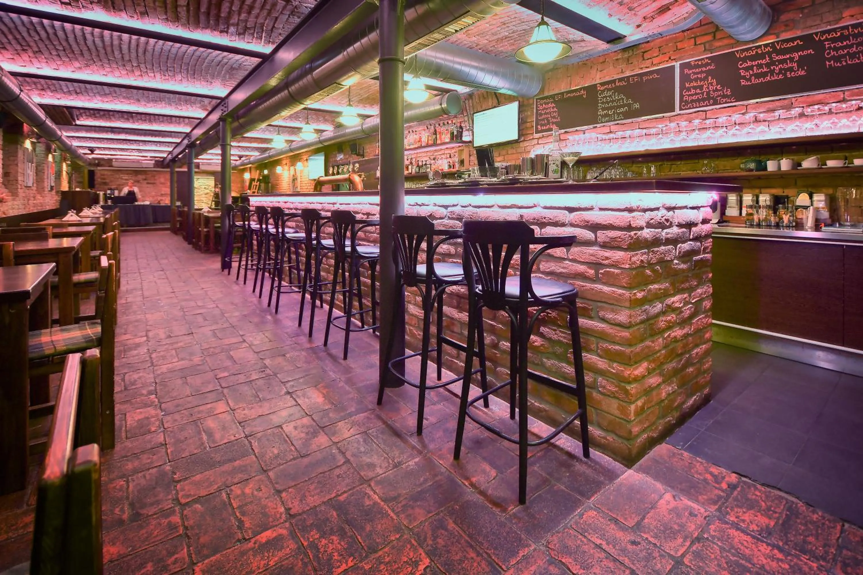 Restaurant/places to eat in eFi Palace Hotel