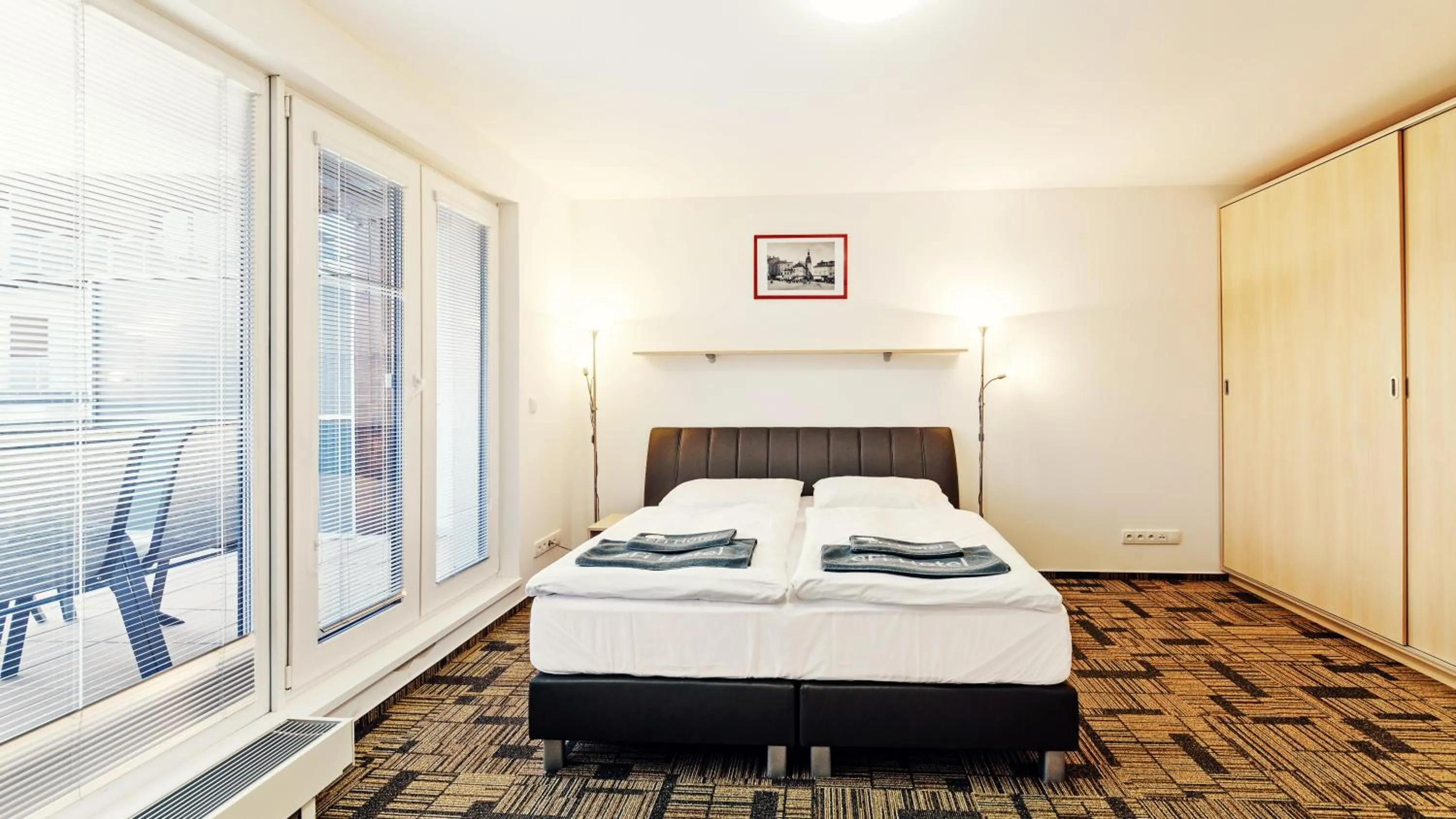 Bedroom, Bed in eFi Palace Hotel