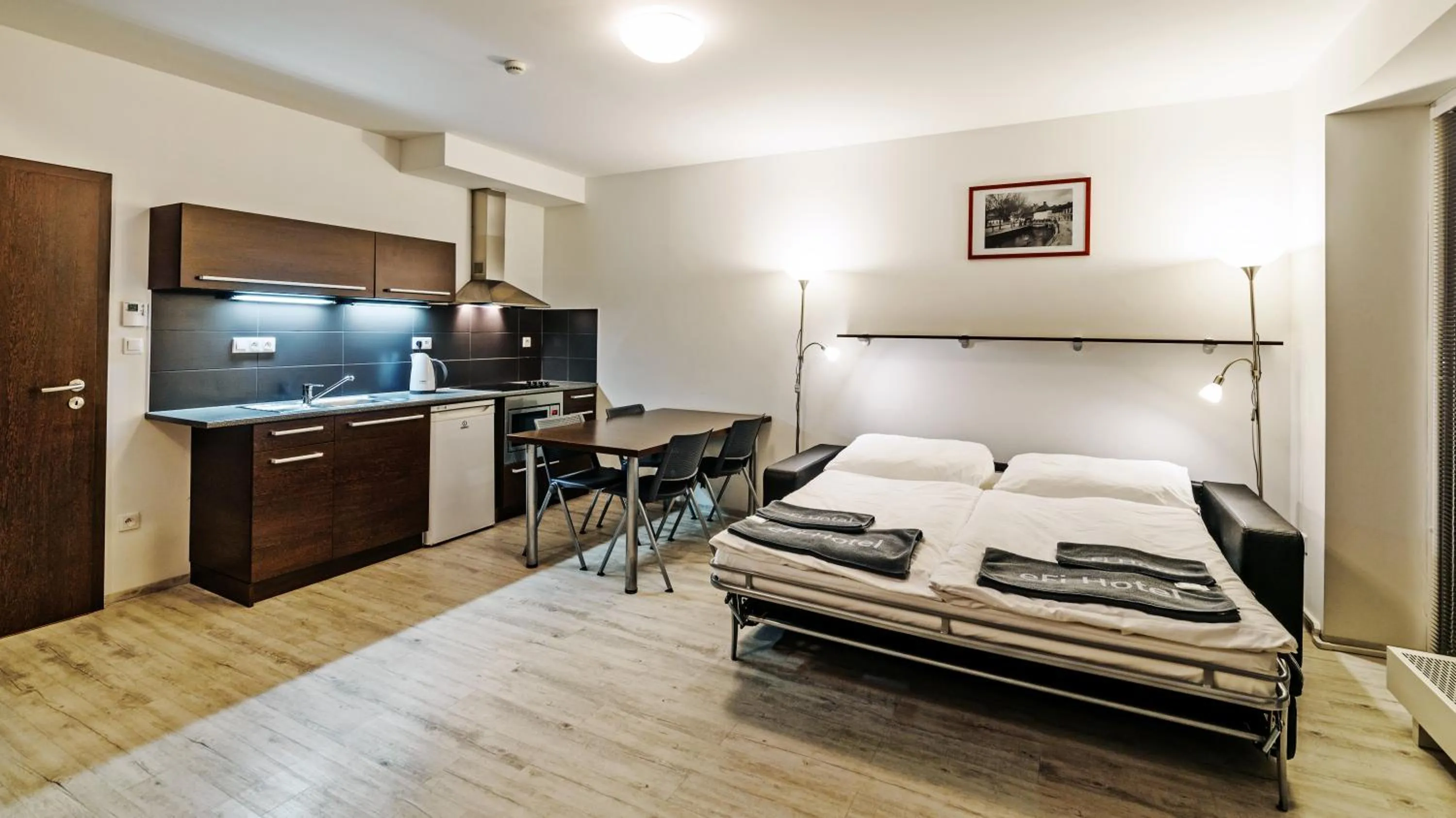 Kitchen or kitchenette, Bed in eFi Palace Hotel