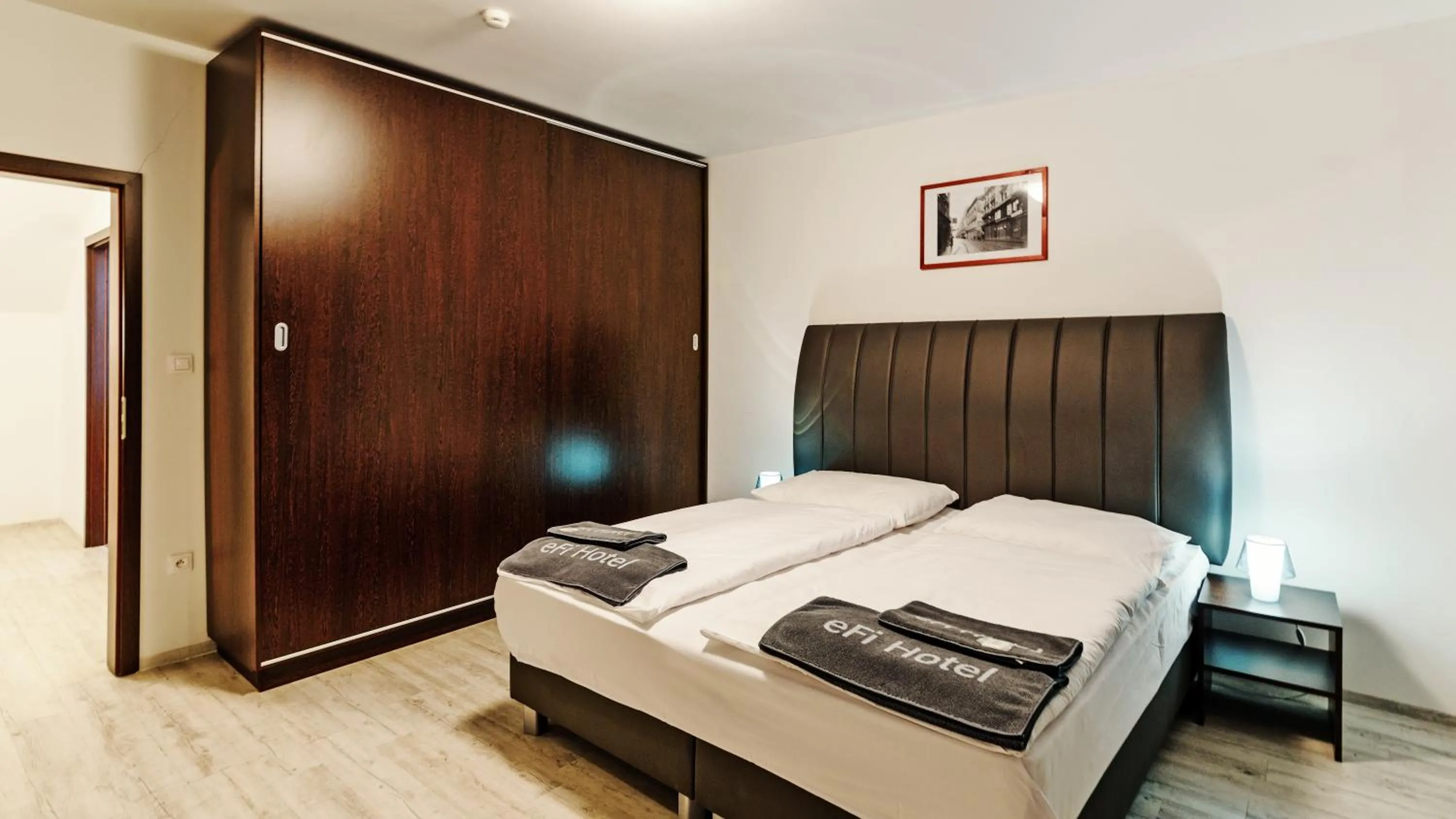 Bedroom, Bed in eFi Palace Hotel