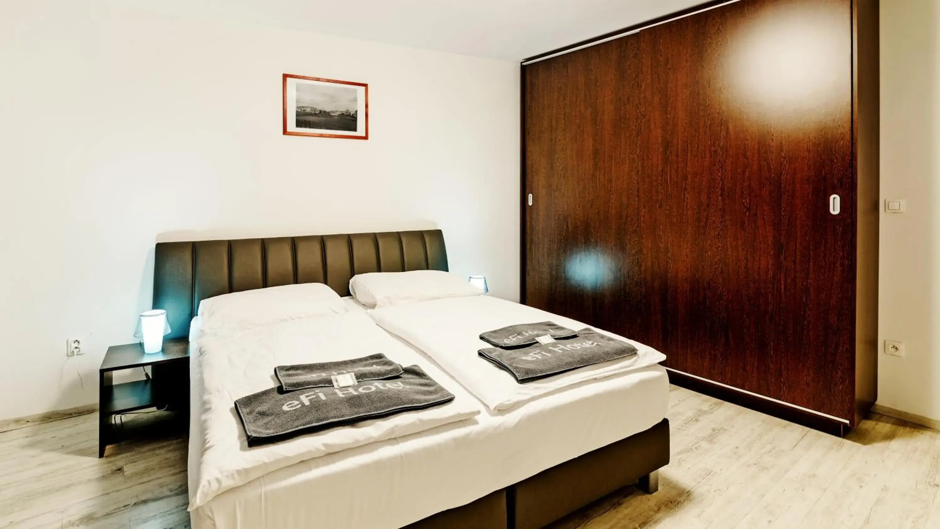 Bedroom, Bed in eFi Palace Hotel Bedroom, Bed in eFi Palace Hotel